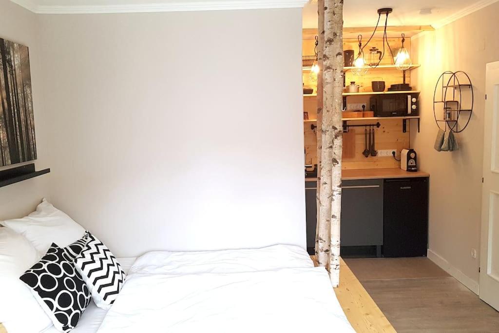 Appartment WALD byTILLY - Gemütliches Studio mit kleiner Dachterrasse, Waldrandlage & Parkplatz nahe Velden und Wörthersee