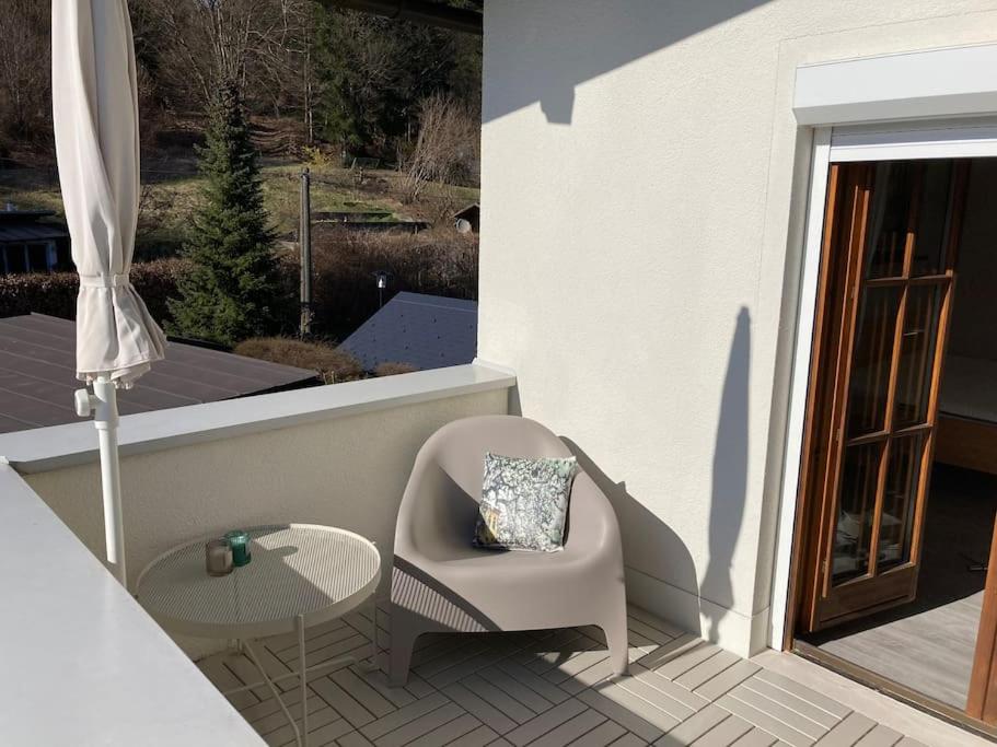 Appartment WALD byTILLY - Gemütliches Studio mit kleiner Dachterrasse, Waldrandlage & Parkplatz nahe Velden und Wörthersee