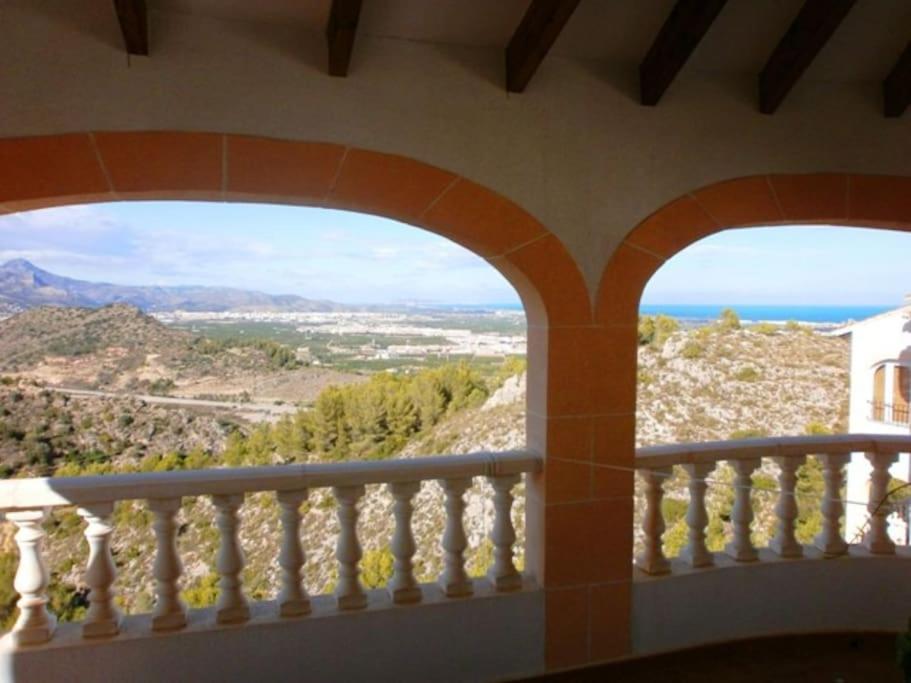 Self Contained hillside Villa with stunning vistas