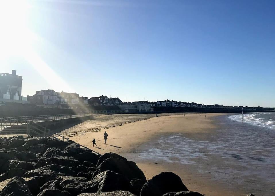 Chapel View - Huge Apartment near the Beach with Gated Parking
