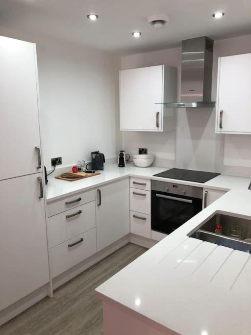 Chapel View - Huge Apartment near the Beach with Gated Parking