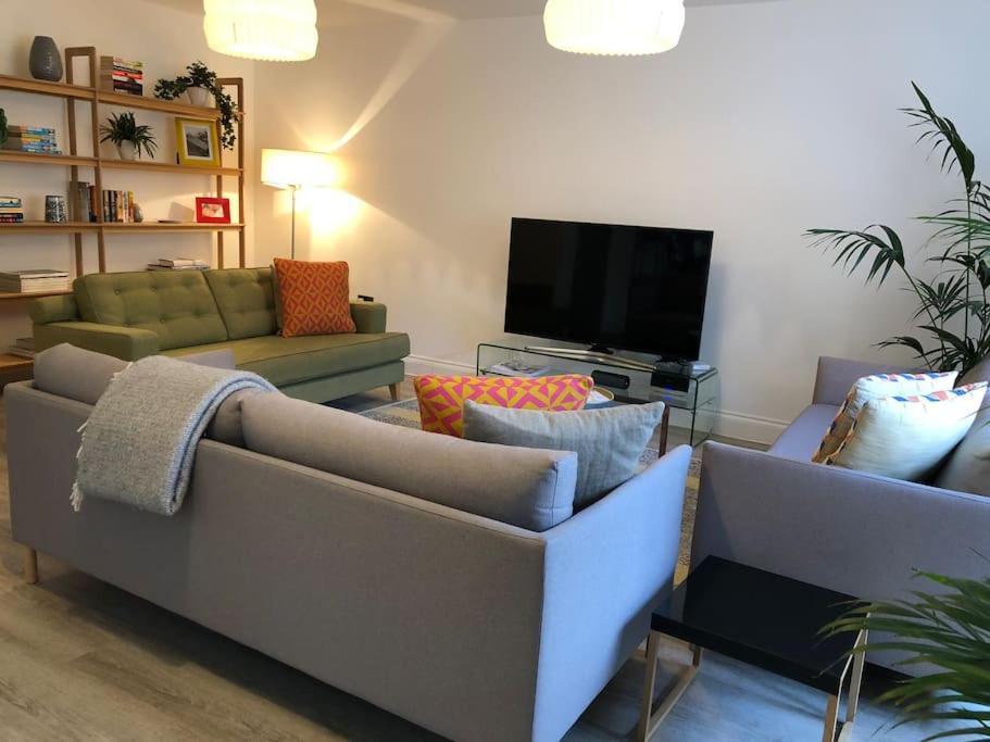 Chapel View - Huge Apartment near the Beach with Gated Parking