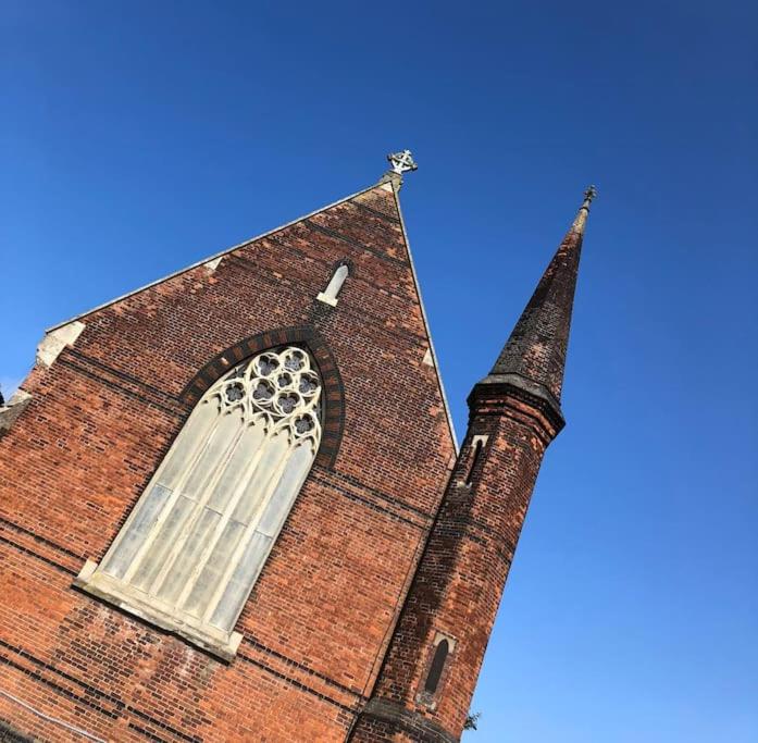 Chapel View - Huge Apartment near the Beach with Gated Parking