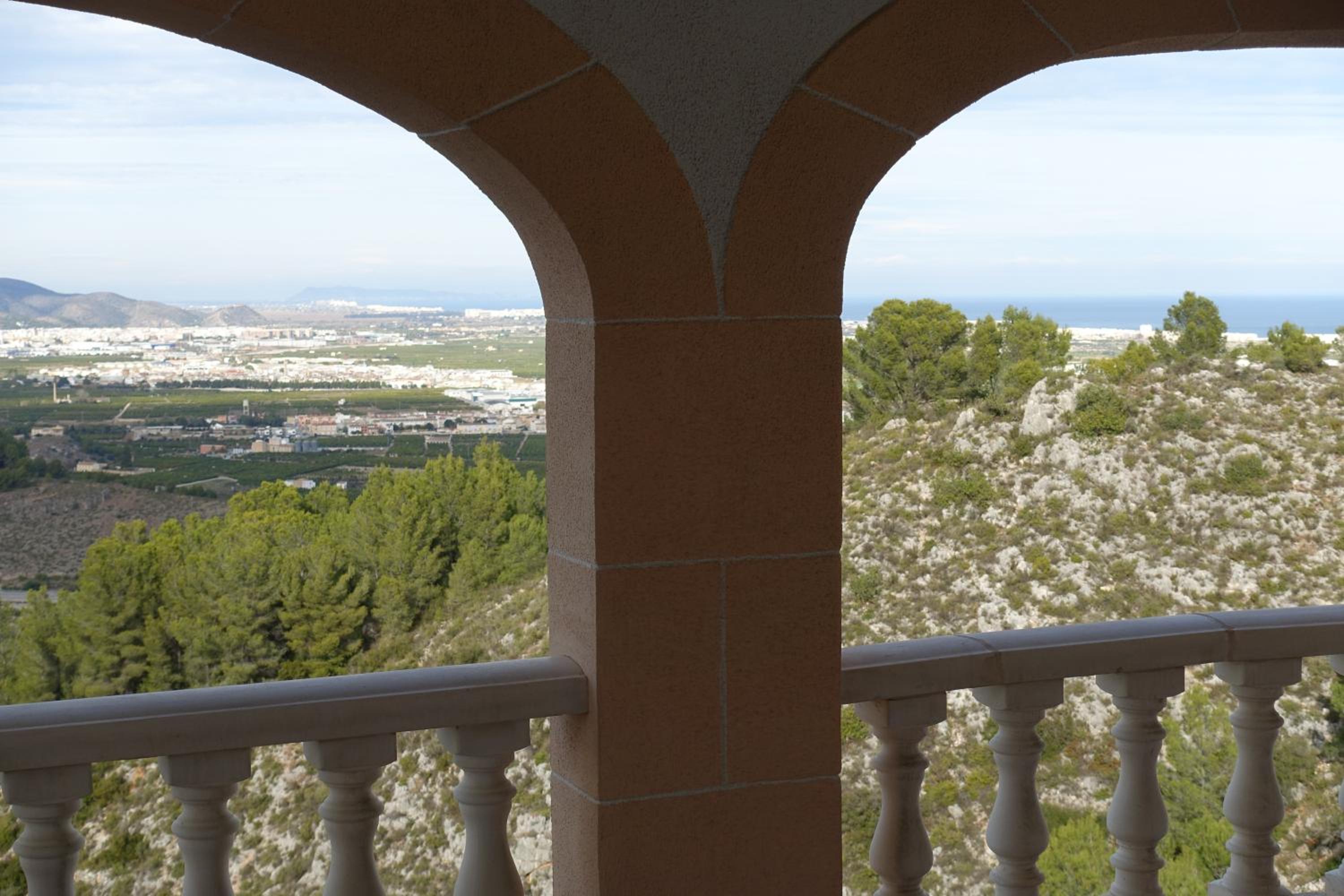 Self Contained hillside Villa with stunning vistas