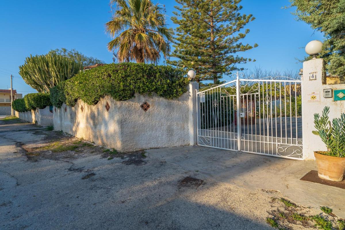 Villa Gioia 400m from the beach view 4