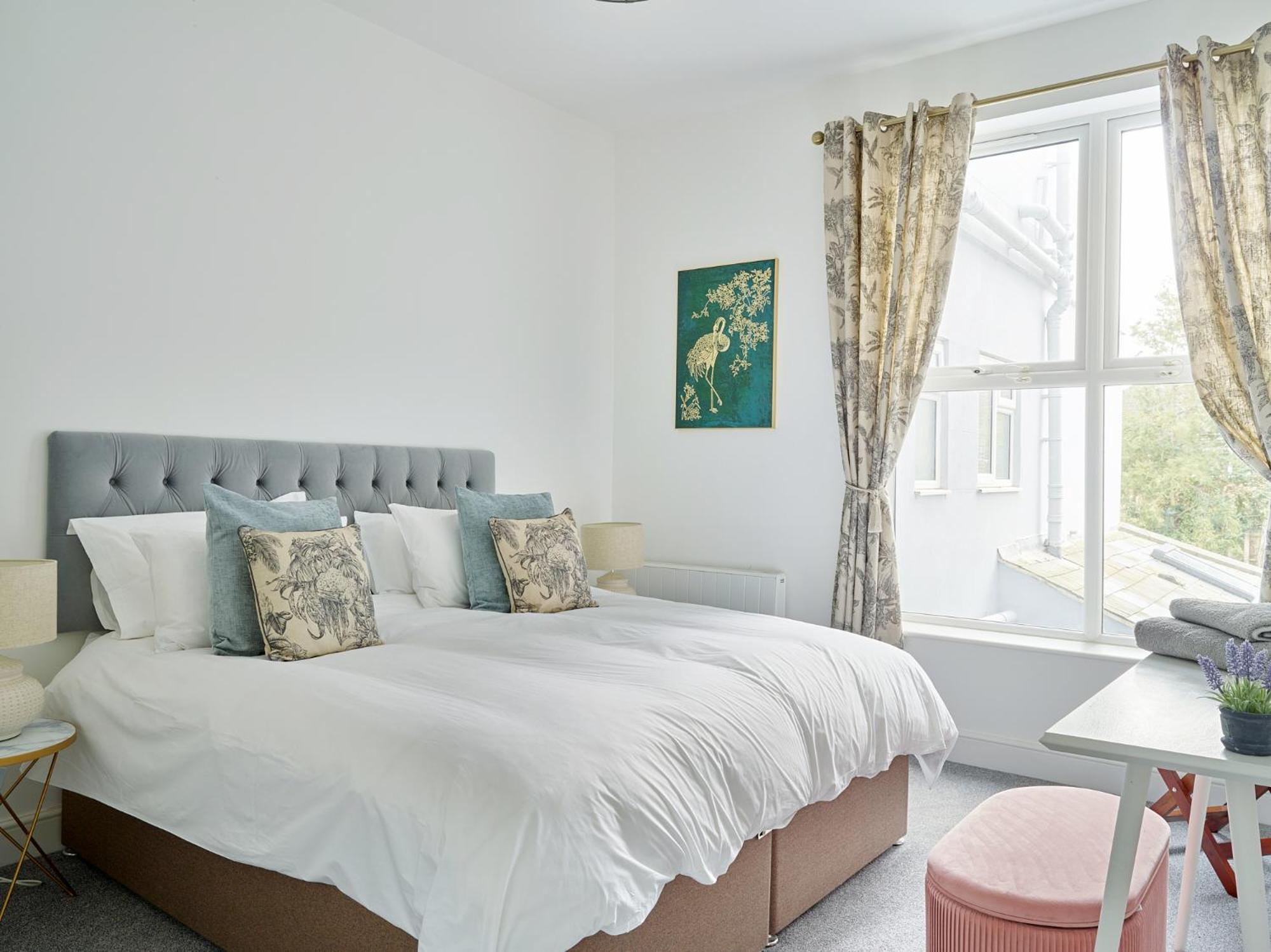 Curb Properties - Super 2 Bed Apartment 5 Min From Town Centre view 4