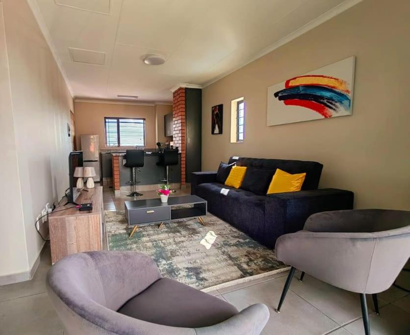 Hotel Modern 2 Bed At Waterfall Ridge-midrand
