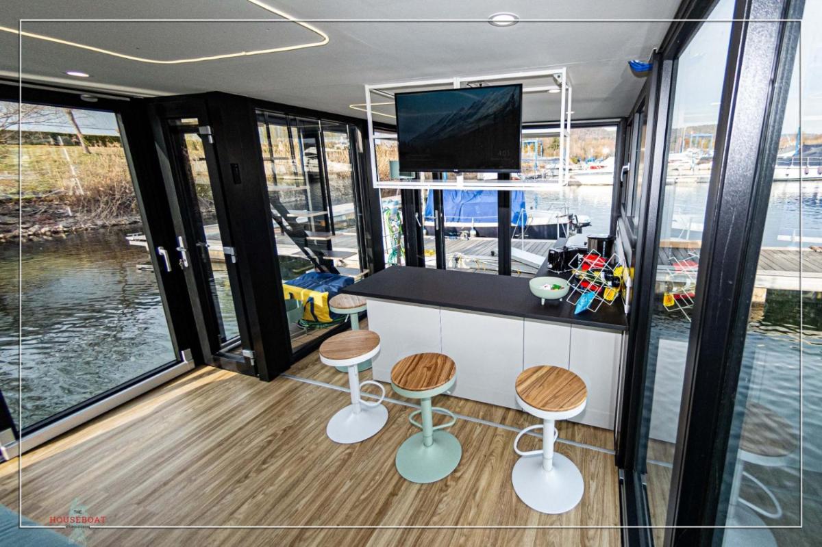 La Dolce Vita House Boat view 4