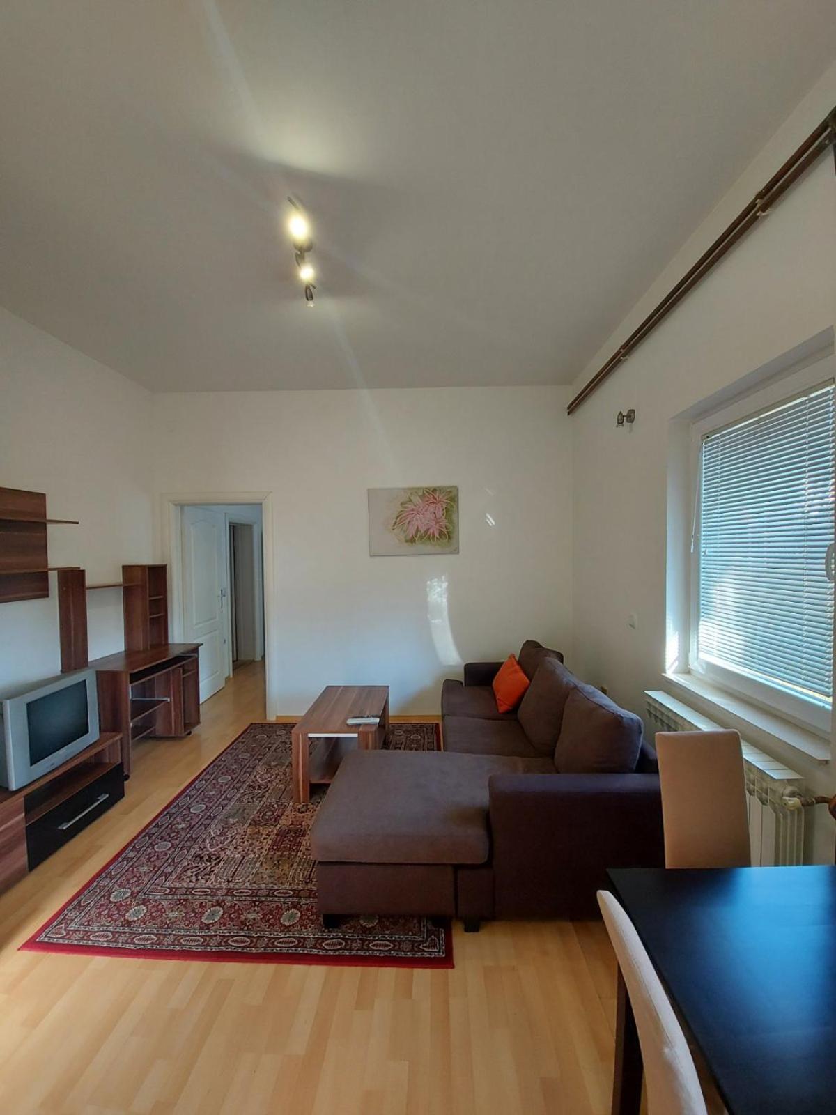 Stan na dan, IVANA, ljupki apartman sa parkingom