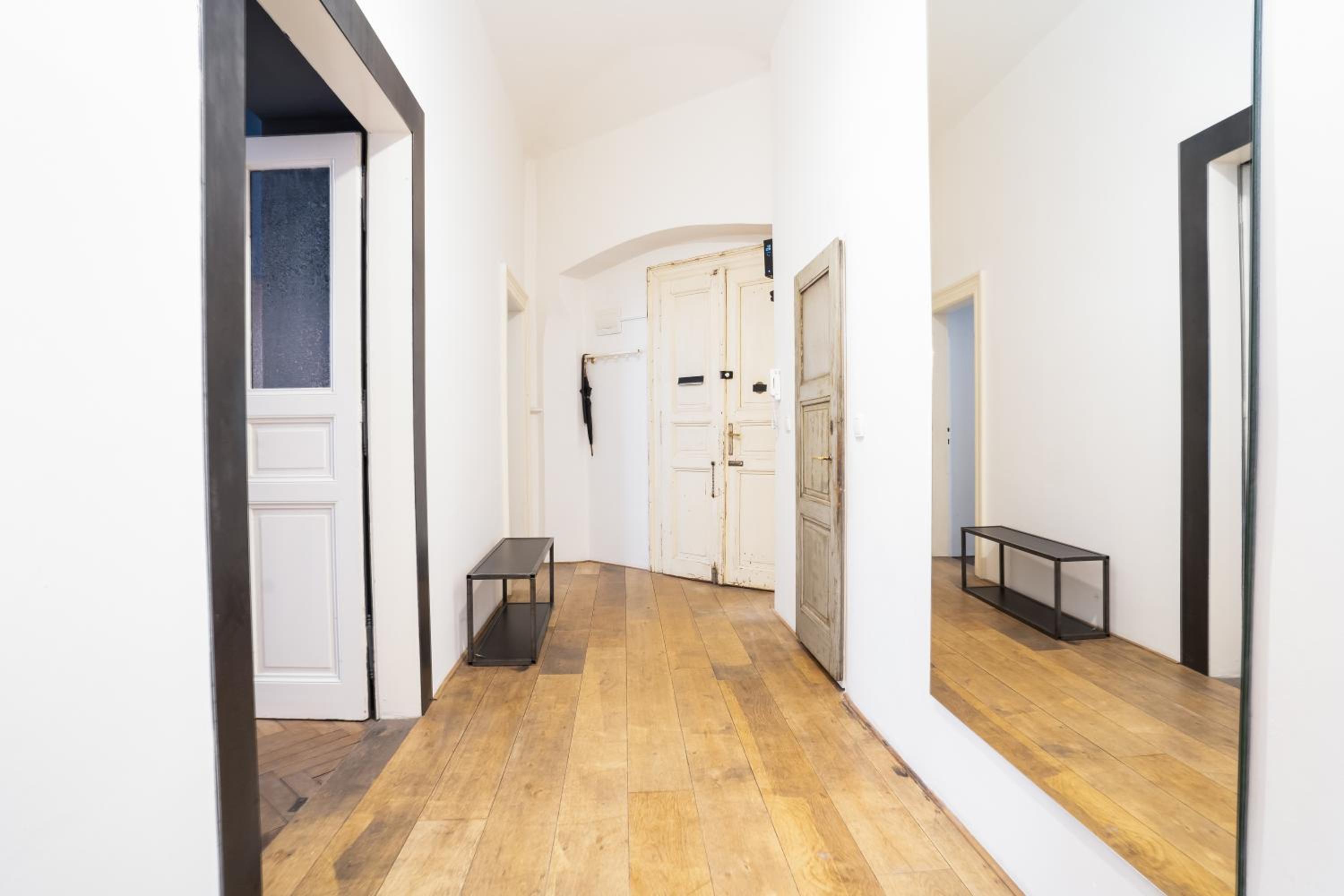 Prague Days - Family-friendly Apartment with Netflix in quiet Vinohrady
