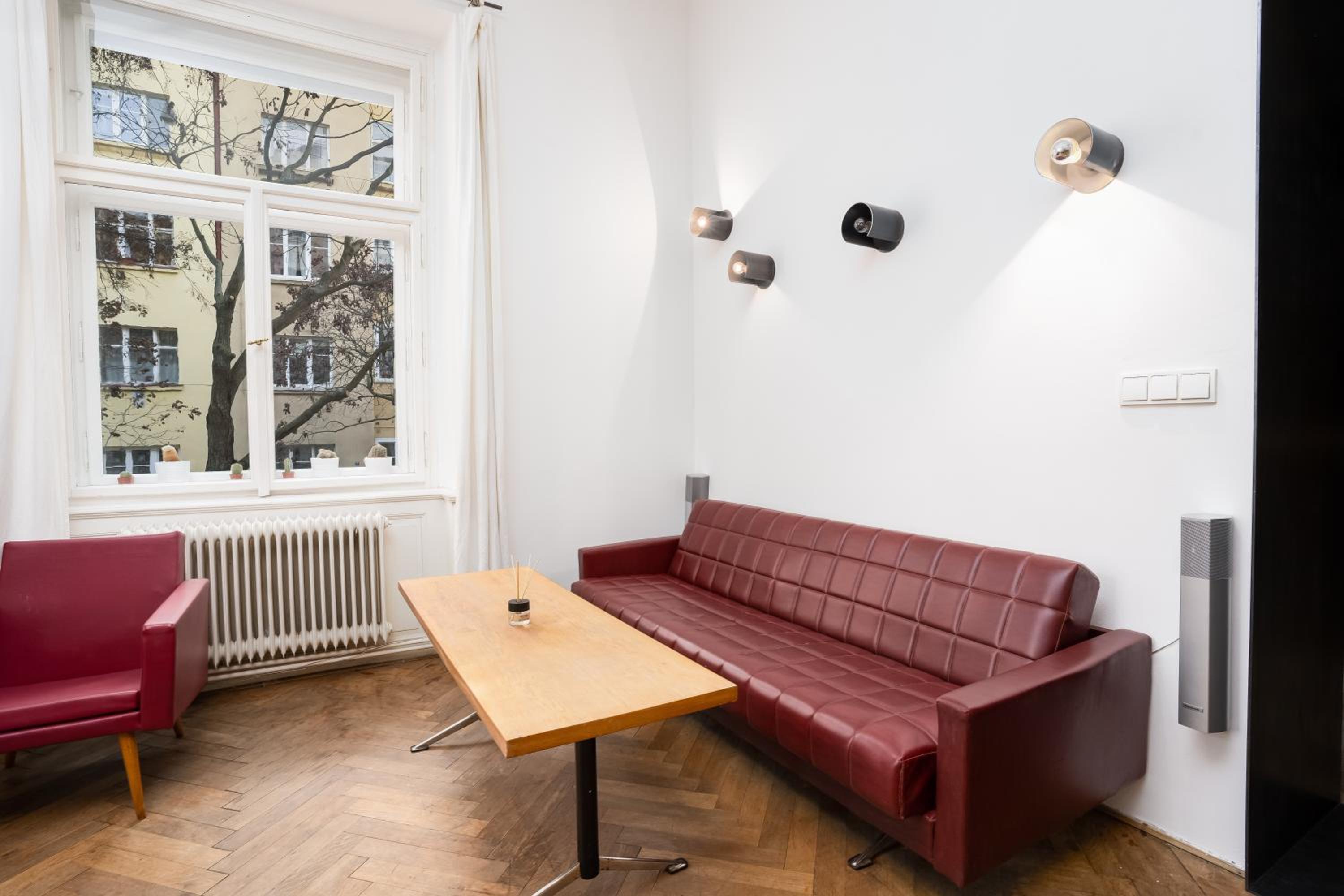 Prague Days - Family-friendly Apartment with Netflix in quiet Vinohrady