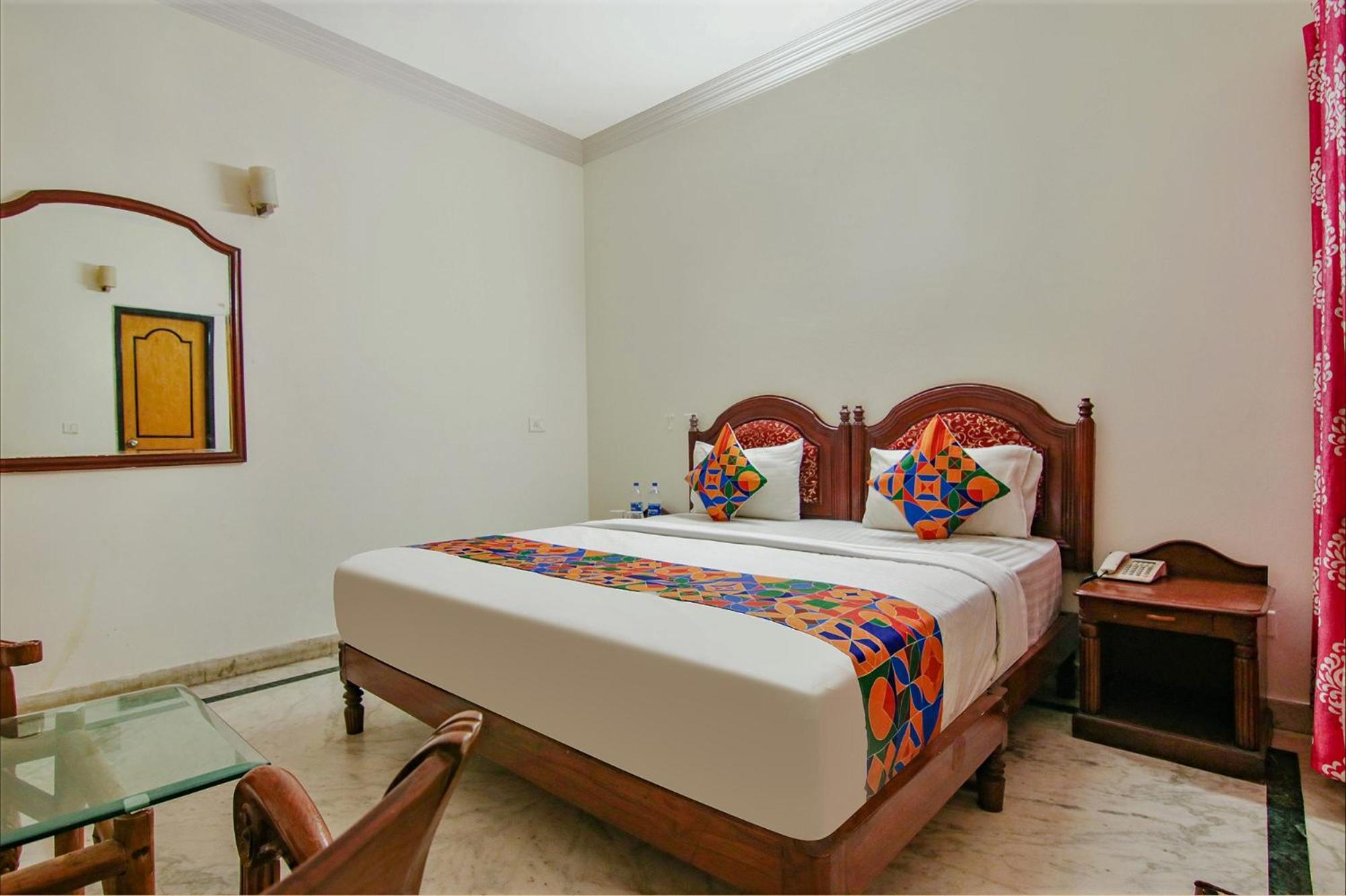 Gurgaon Vacations - FabHotel Singh Suite - Property Image 3
