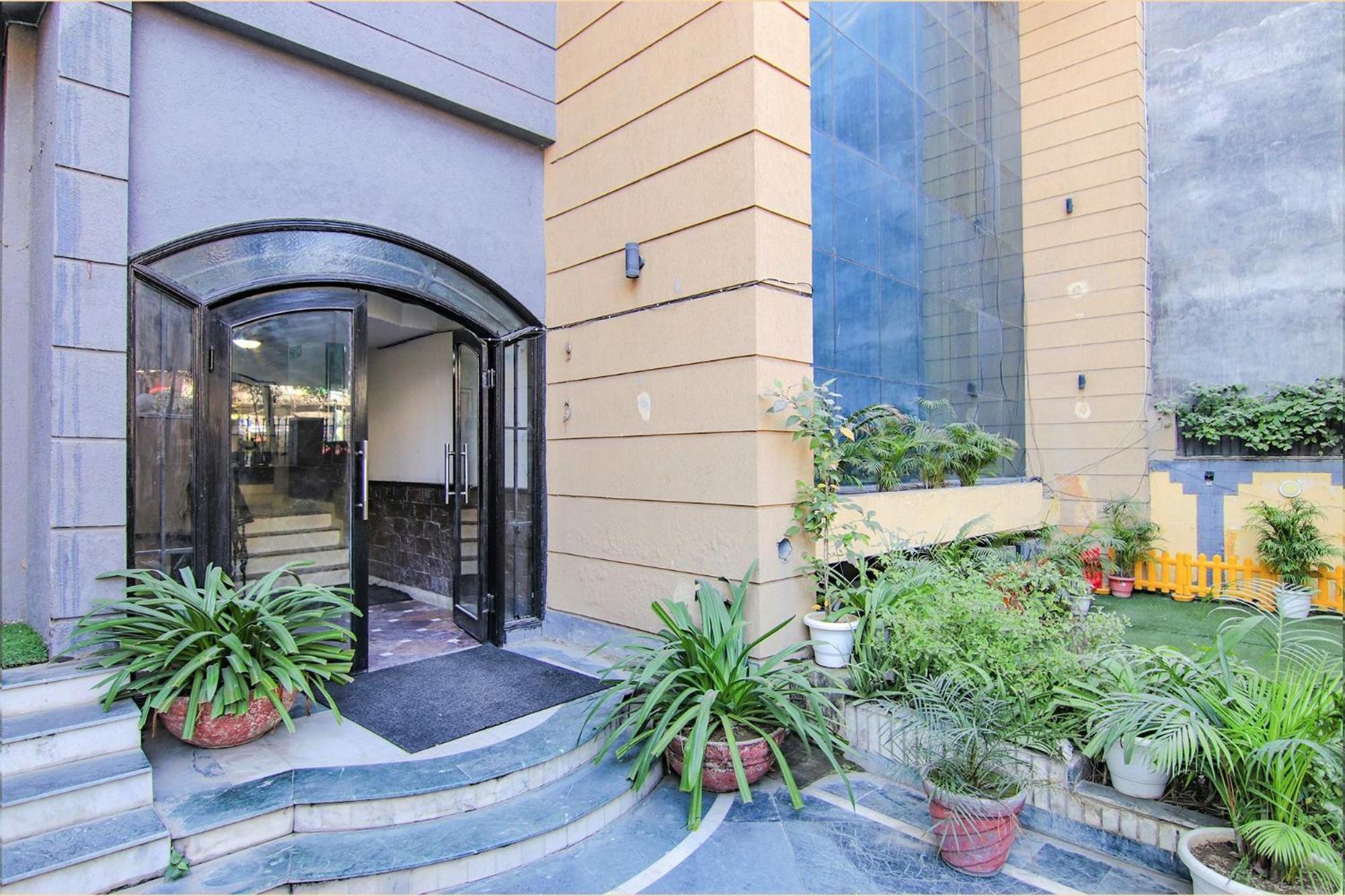 Gurgaon Vacations - FabHotel Singh Suite - Property Image 4