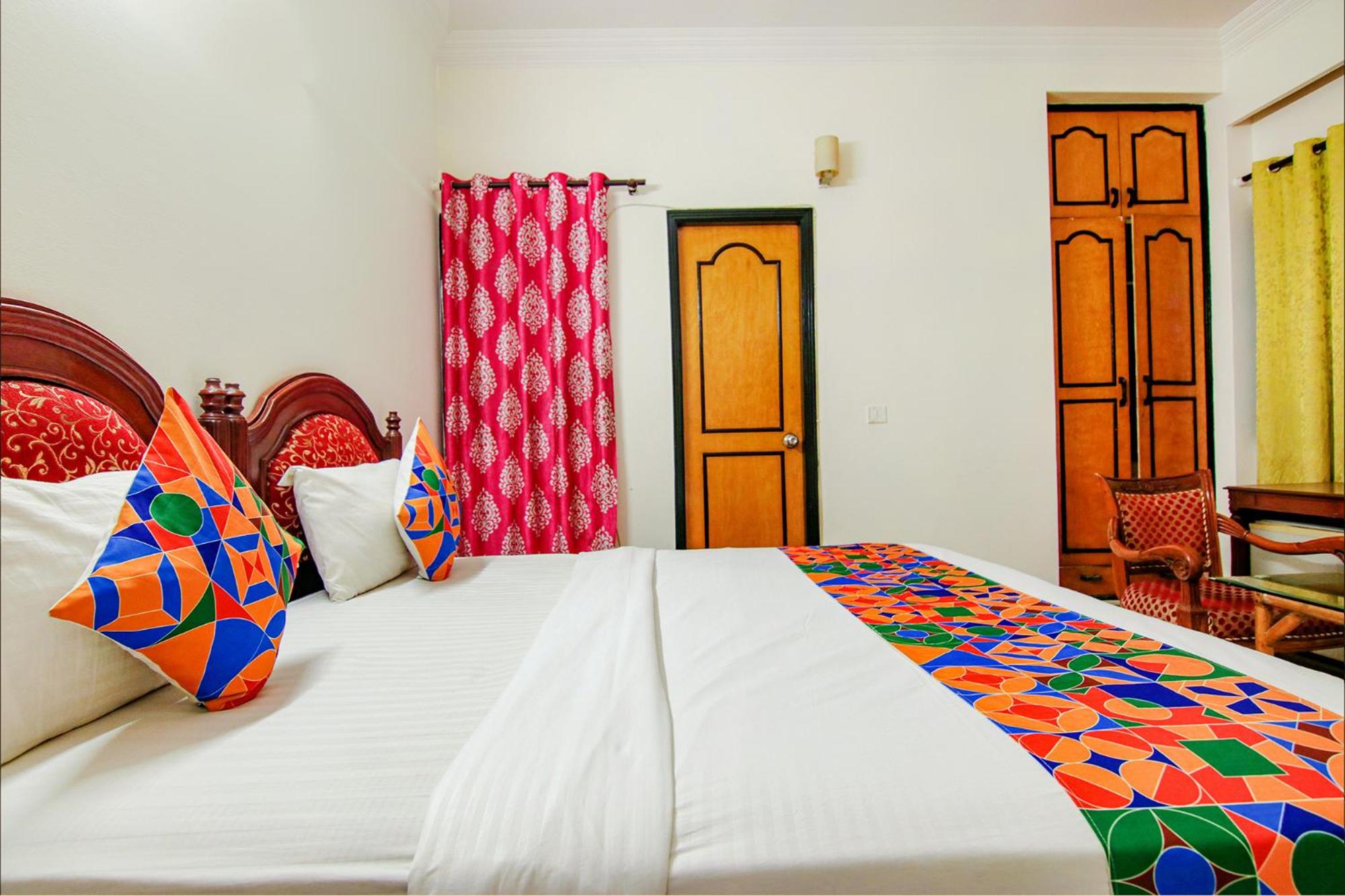 Gurgaon Vacations - FabHotel Singh Suite - Property Image 2