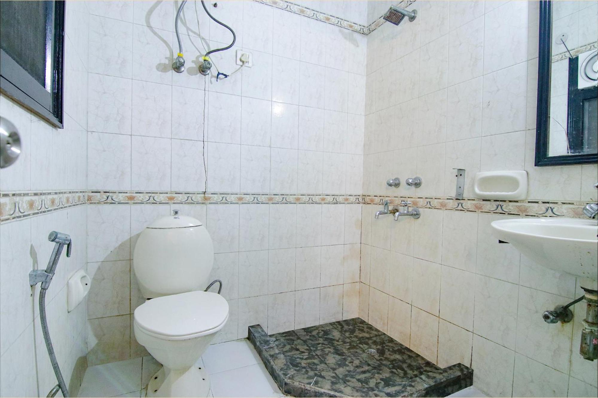 Gurgaon Vacations - FabHotel Singh Suite - Property Image 5