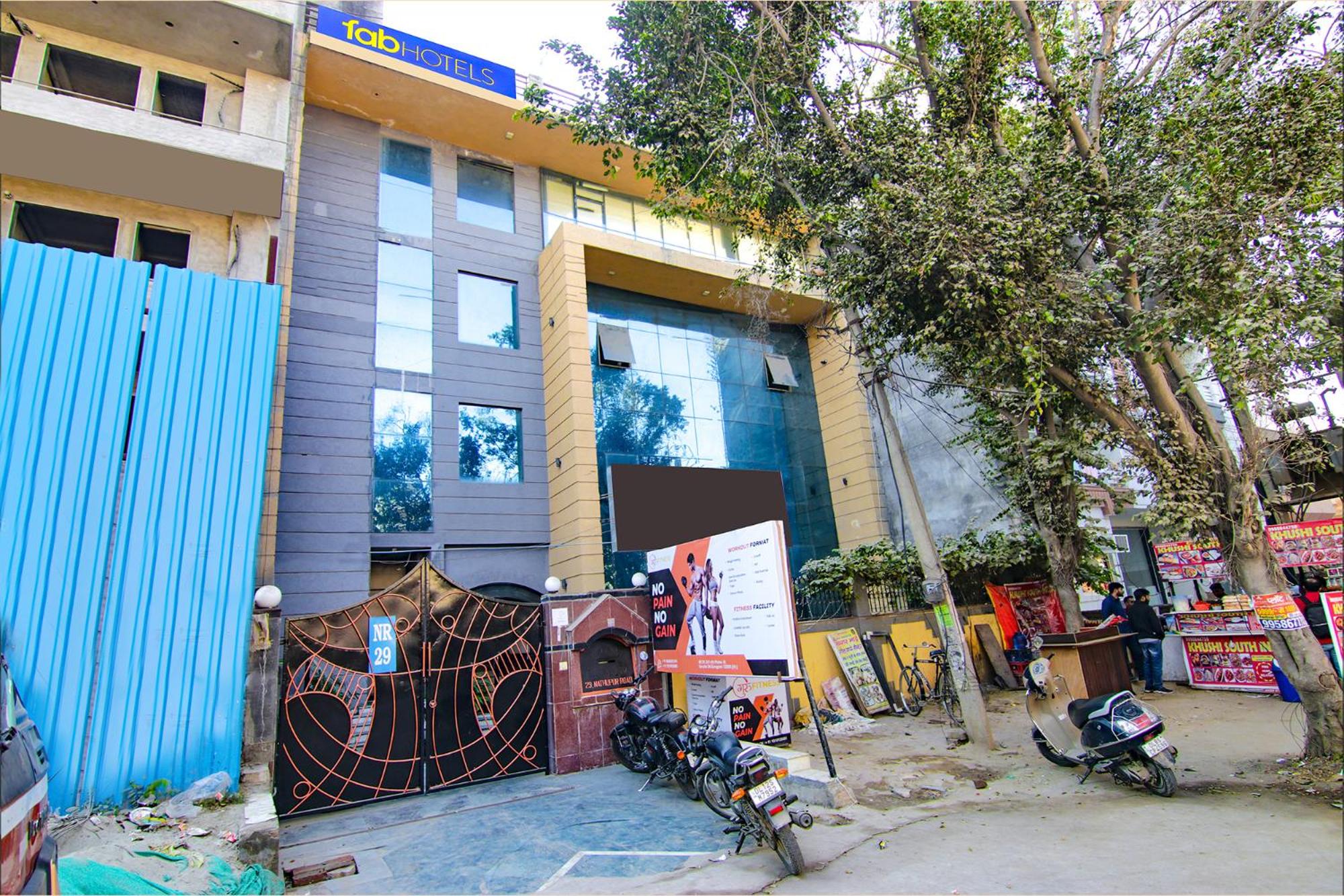 Gurgaon Vacations - FabHotel Singh Suite - Property Image 2
