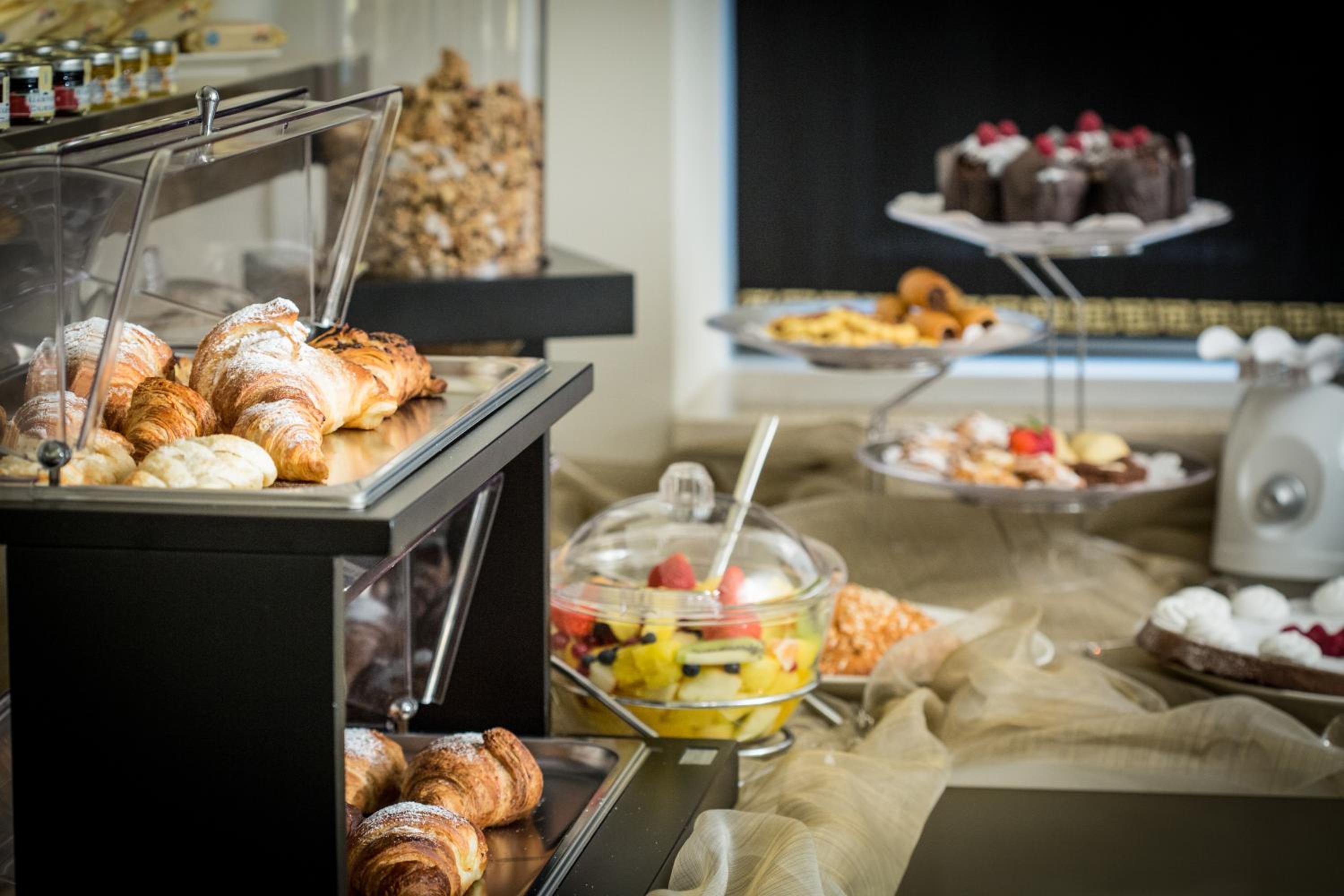 Modena Vacations - Best Western Premier Milano Palace Hotel - Property Image 12