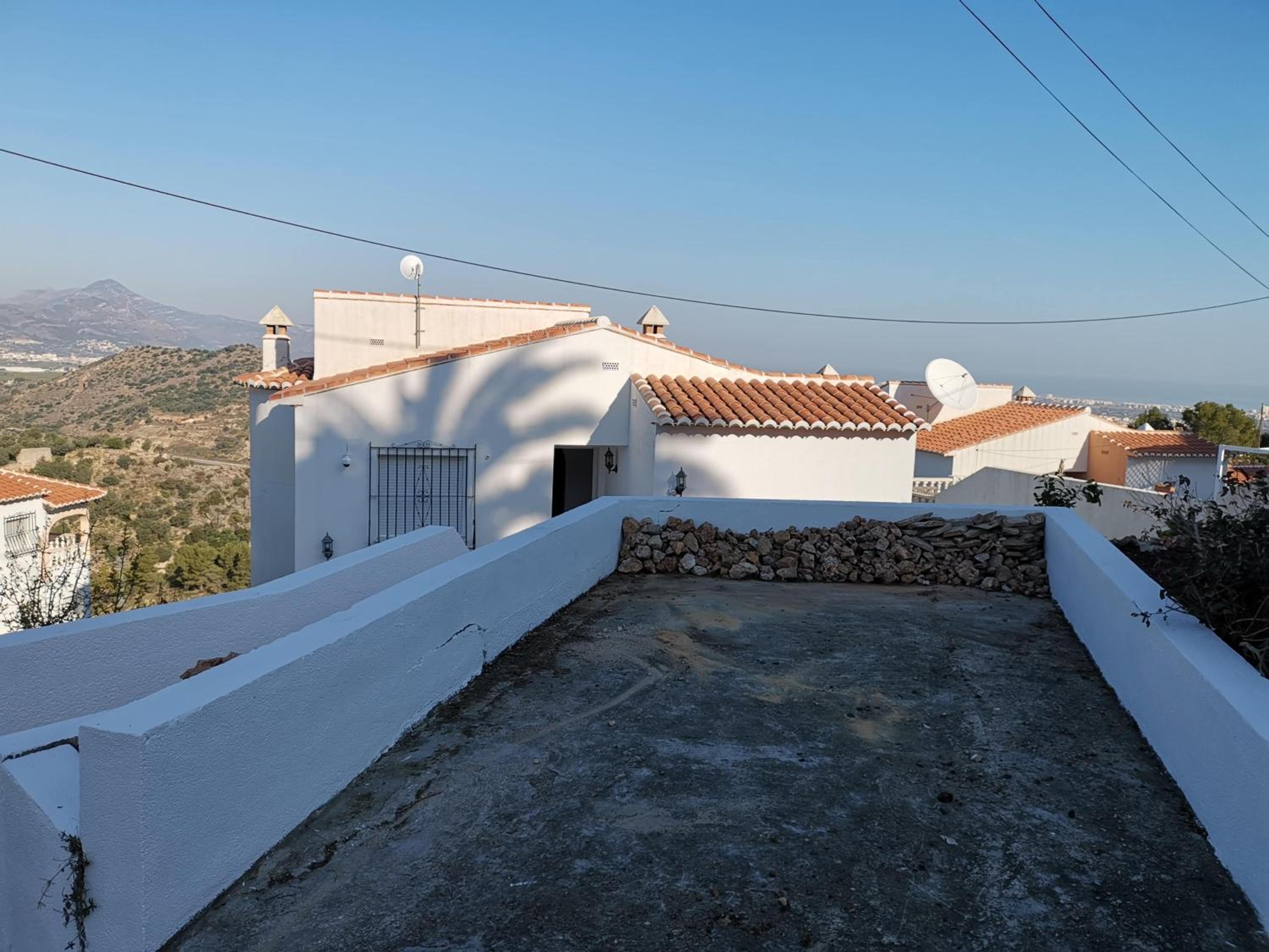 Self Contained hillside Villa with stunning vistas