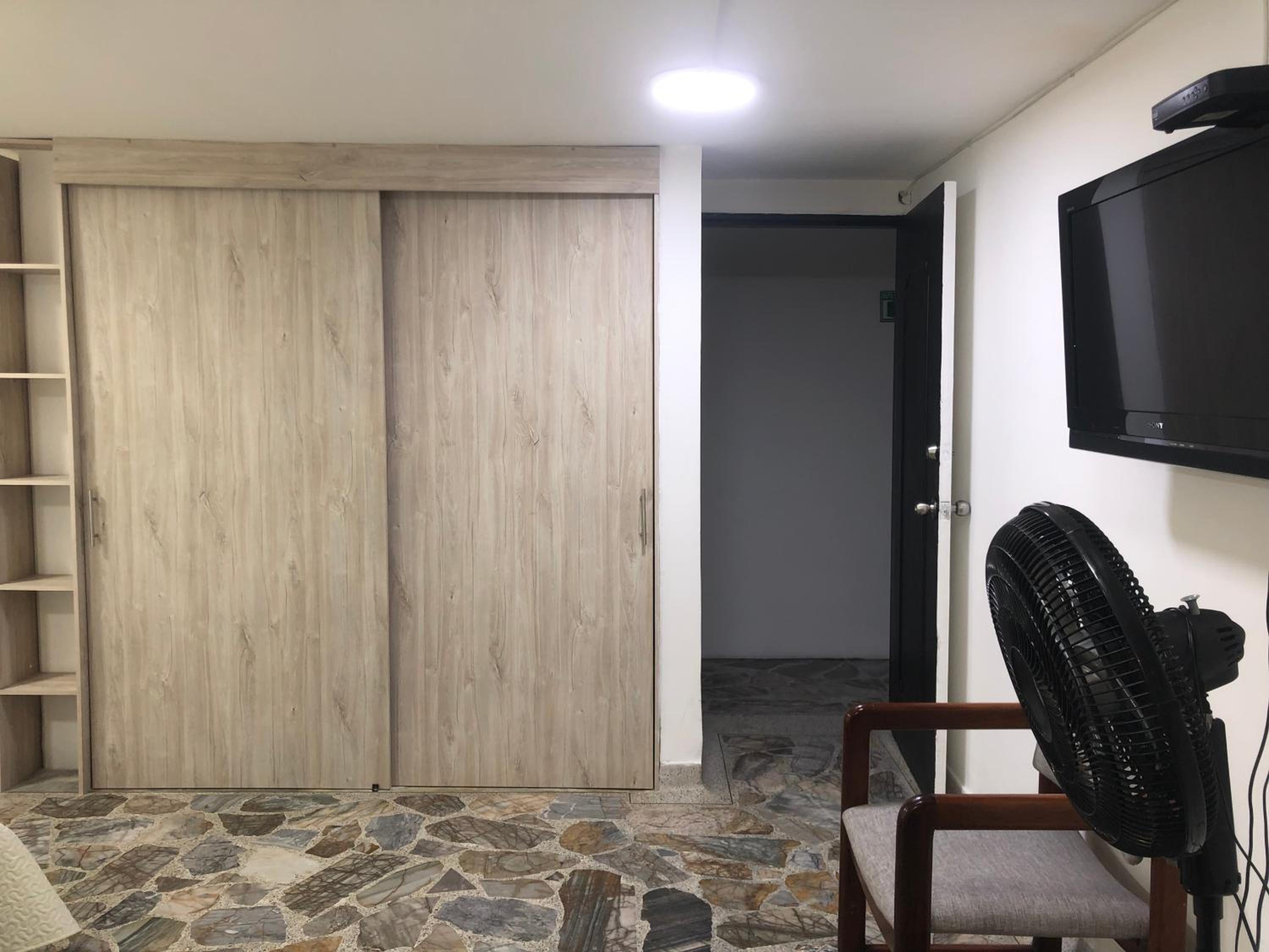 Céntrico apartamento y bien ubicado en laureles 202
