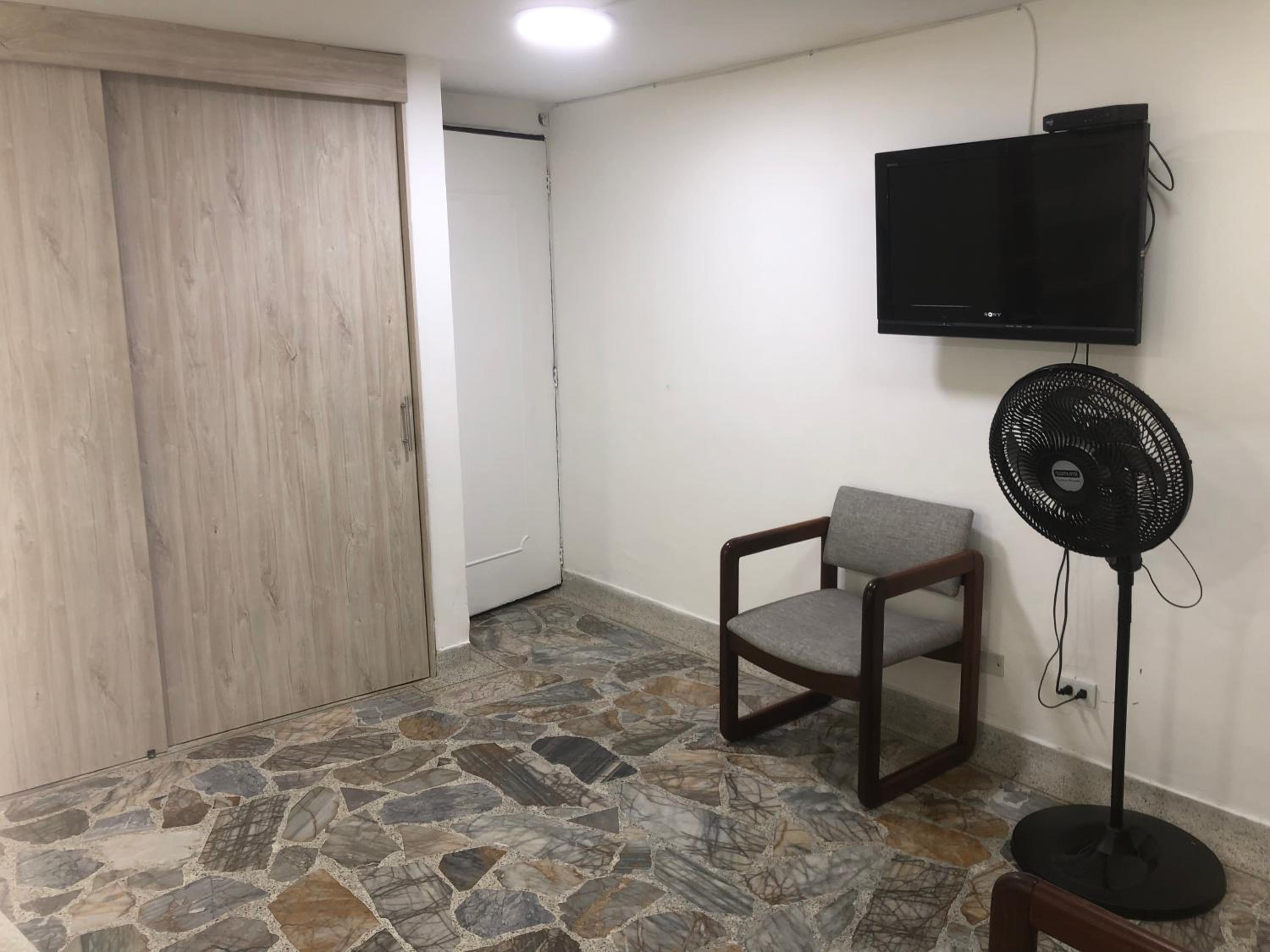 Céntrico apartamento y bien ubicado en laureles 202