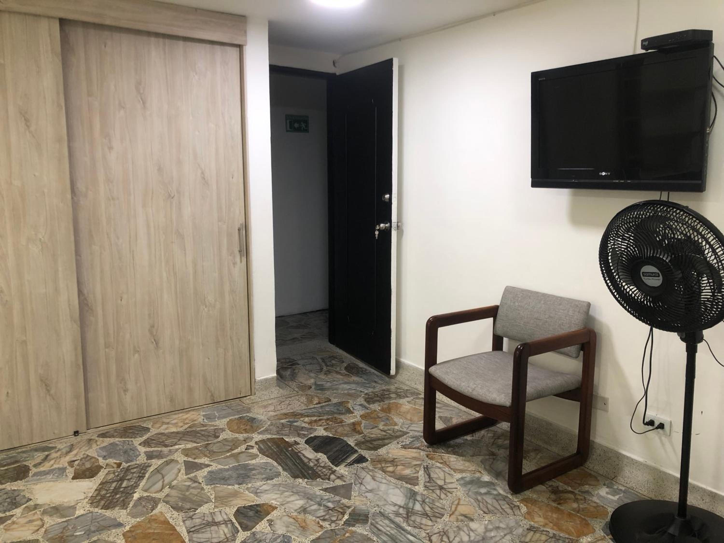 Céntrico apartamento y bien ubicado en laureles 202