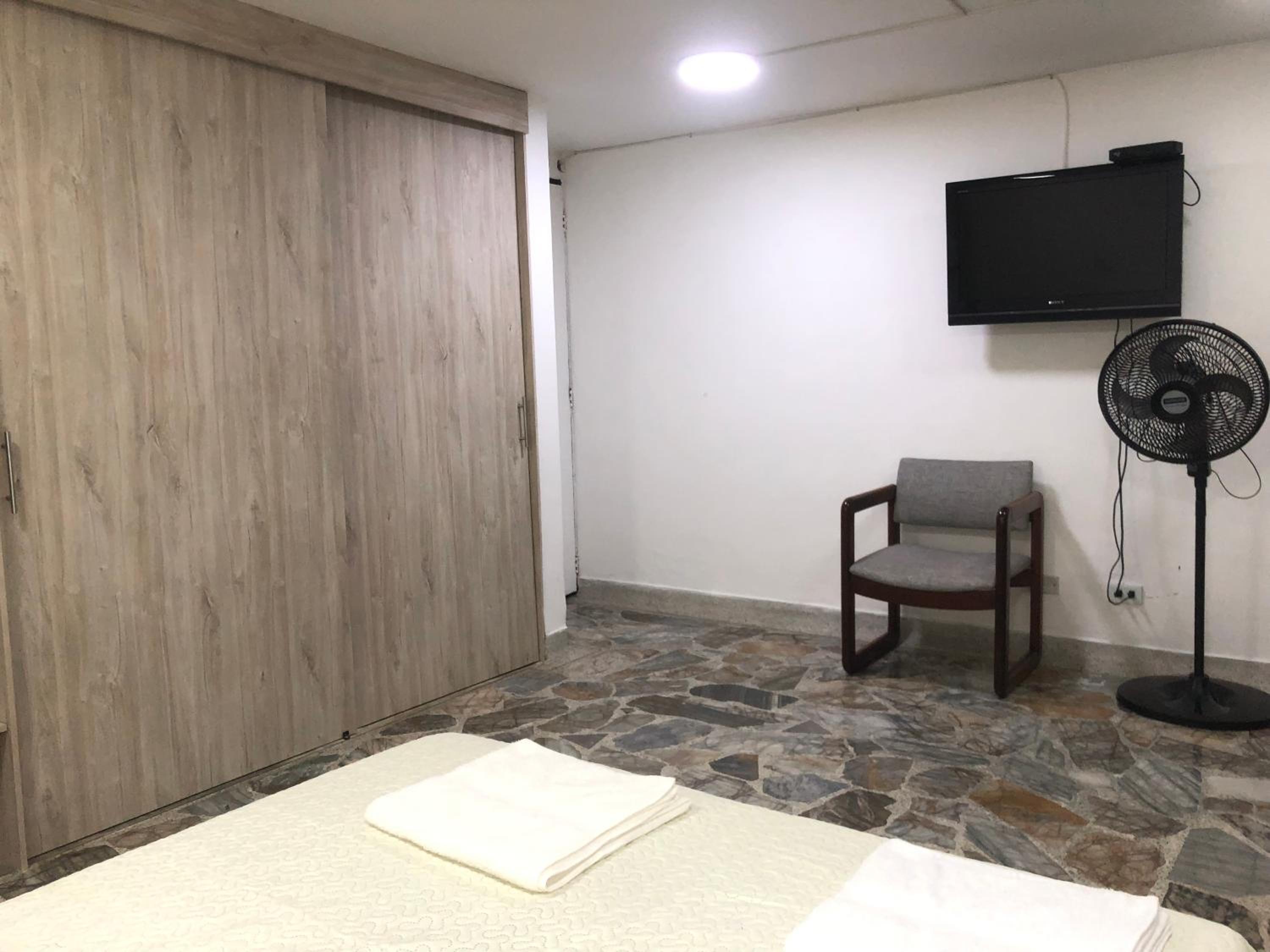 Céntrico apartamento y bien ubicado en laureles 202