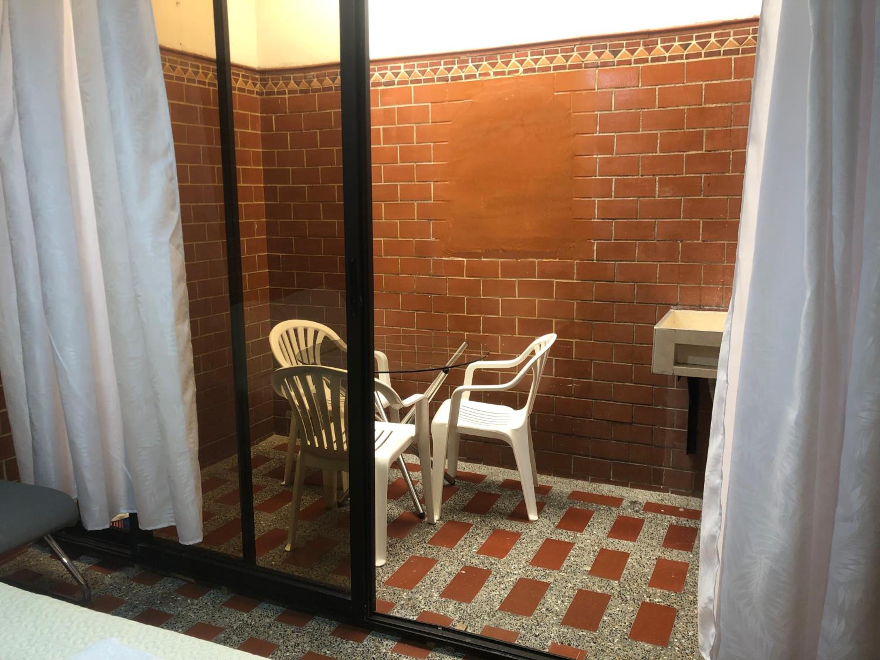 Céntrico apartamento y bien ubicado en laureles 202