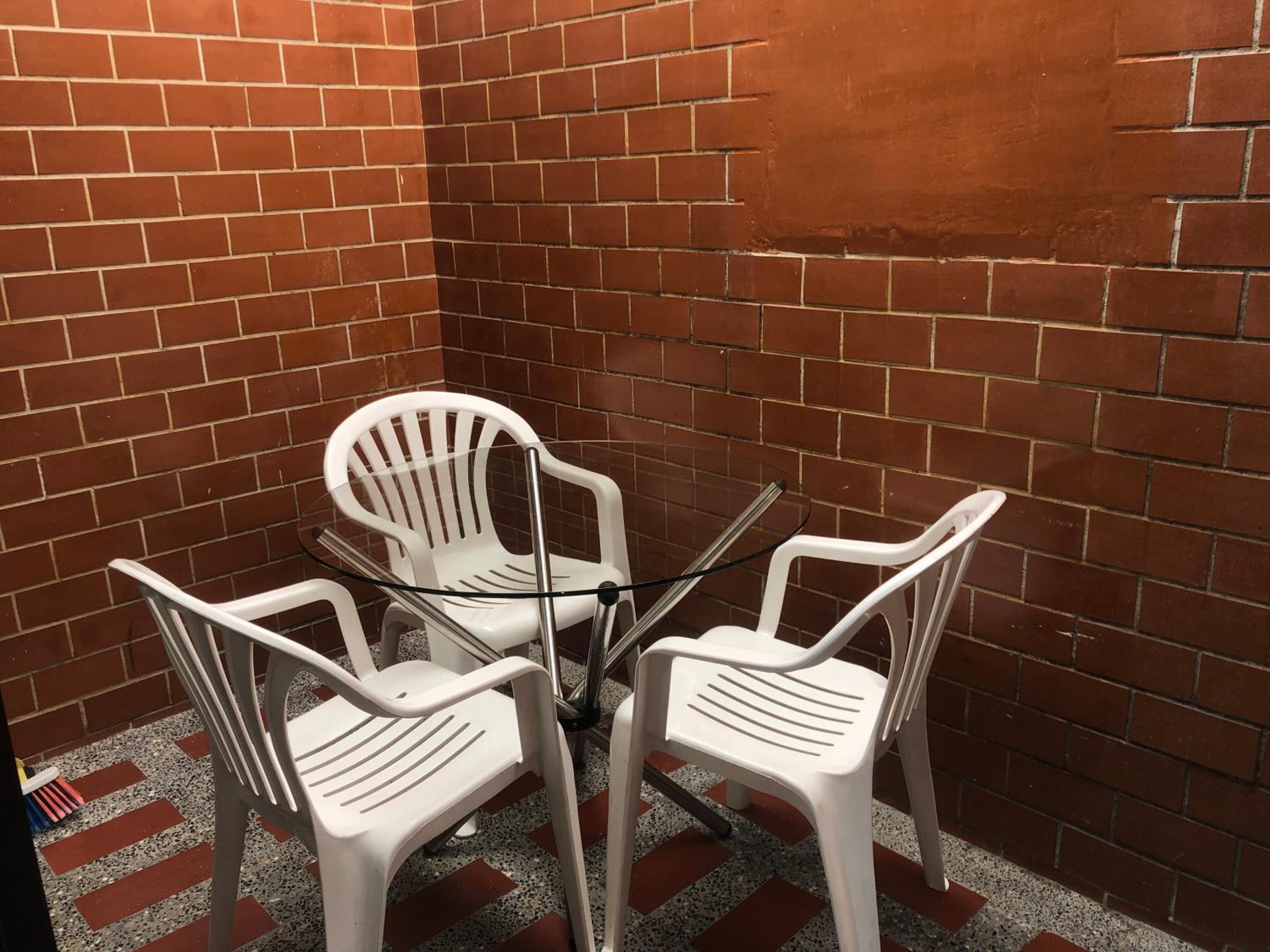 Céntrico apartamento y bien ubicado en laureles 202