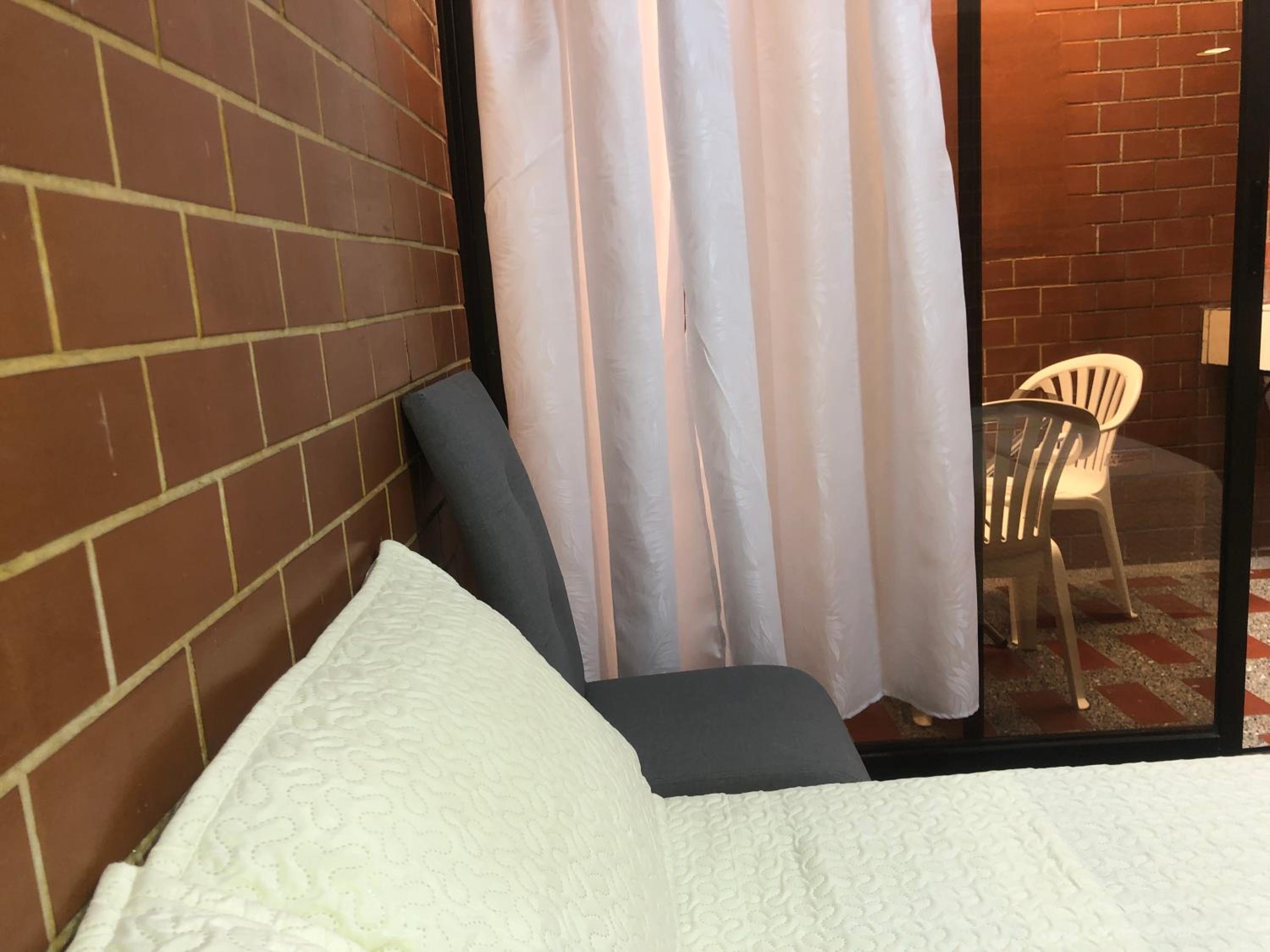 Céntrico apartamento y bien ubicado en laureles 202