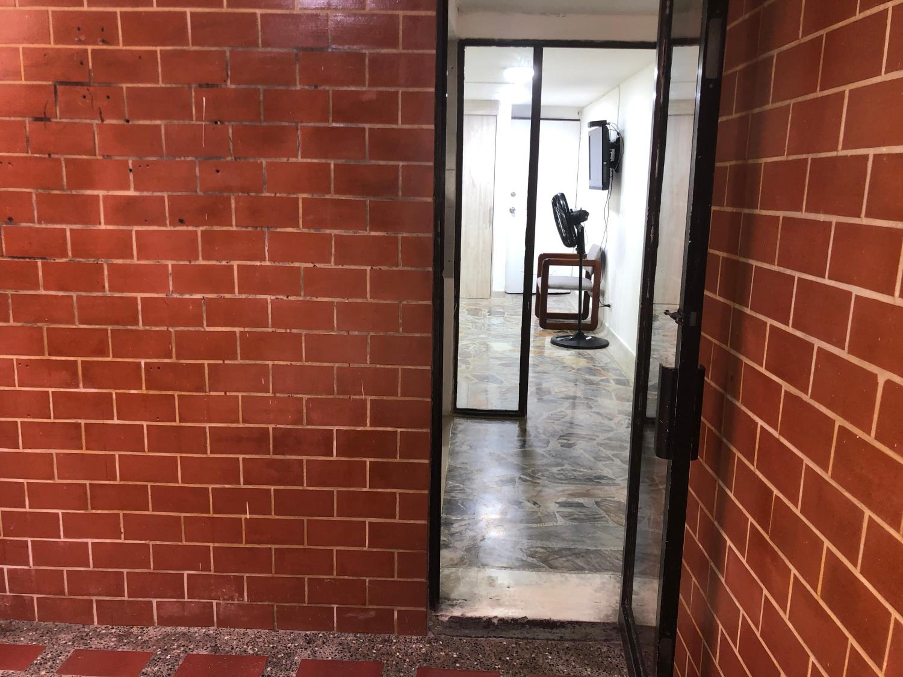 Céntrico apartamento y bien ubicado en laureles 202