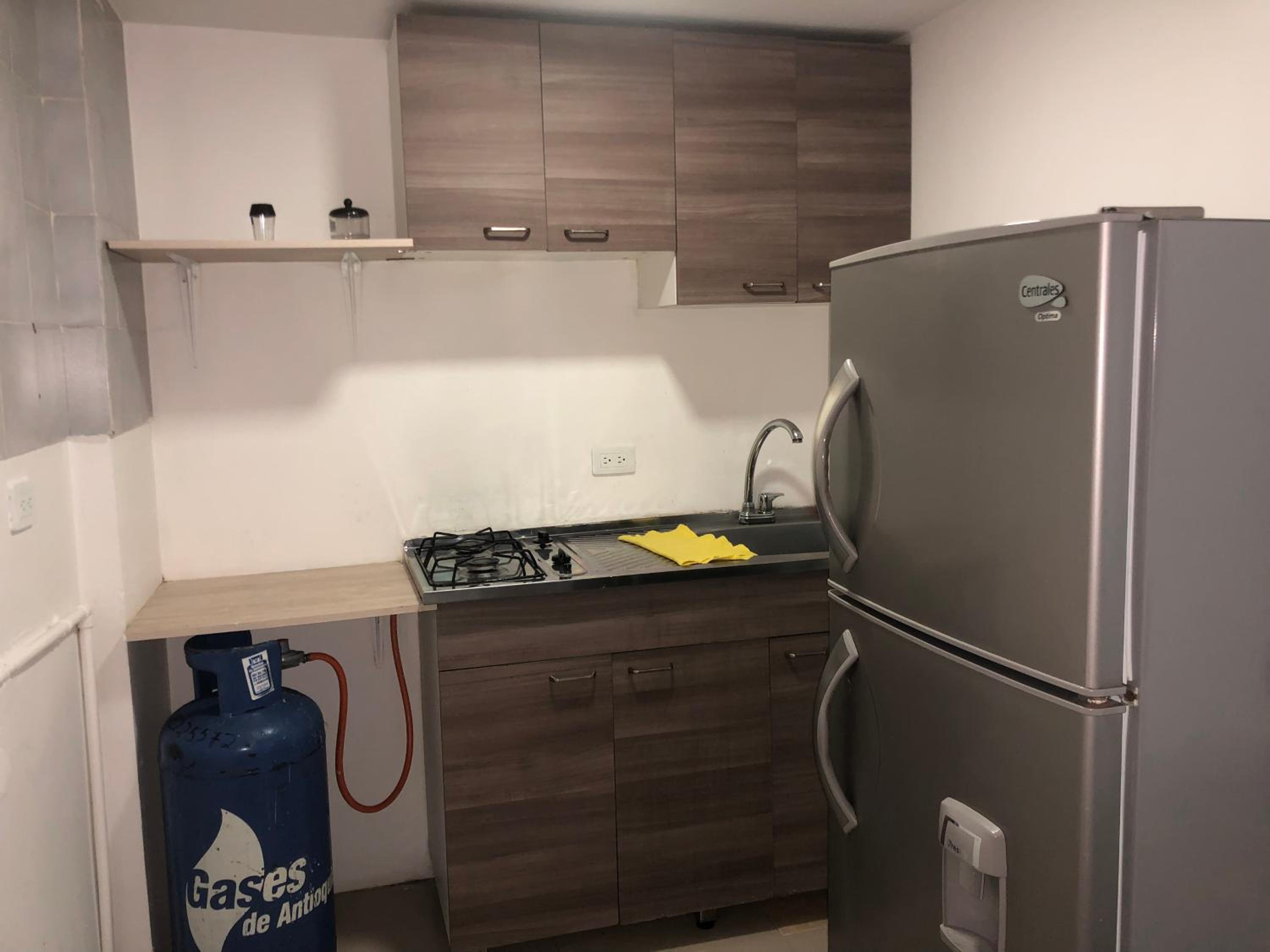 Céntrico apartamento y bien ubicado en laureles 202