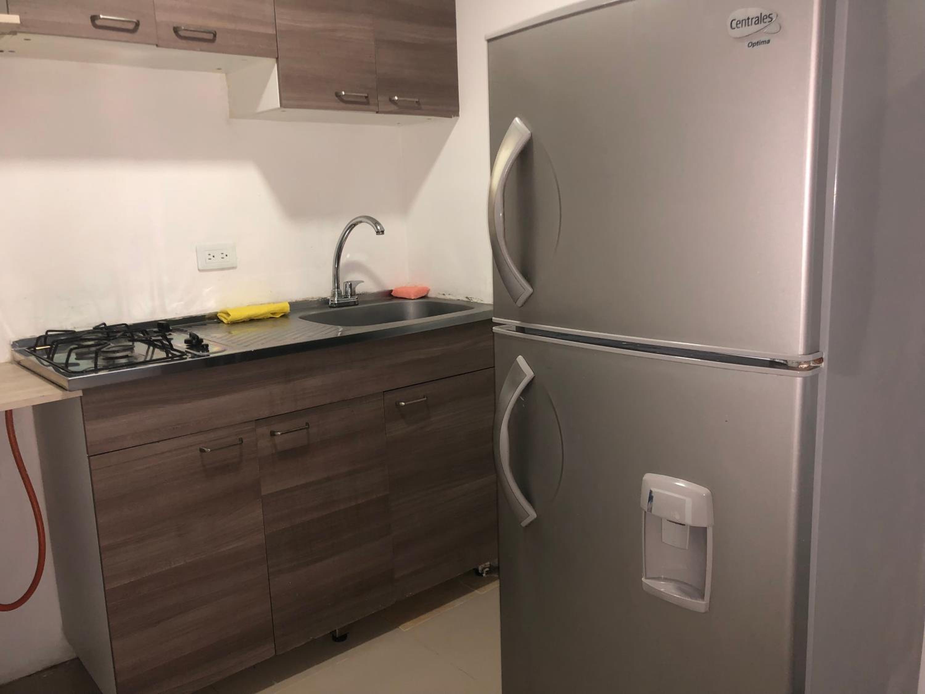 Céntrico apartamento y bien ubicado en laureles 202