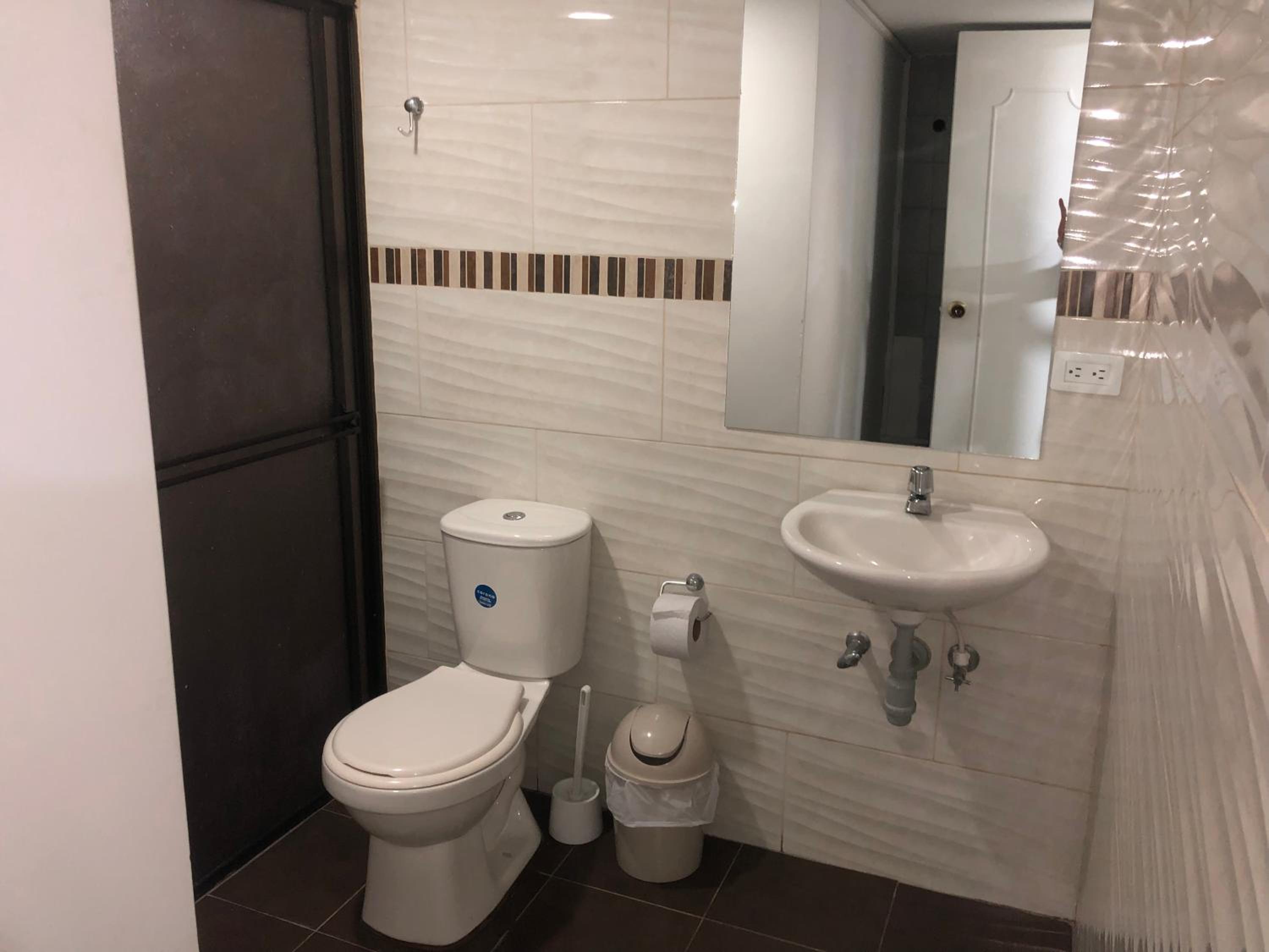 Céntrico apartamento y bien ubicado en laureles 202