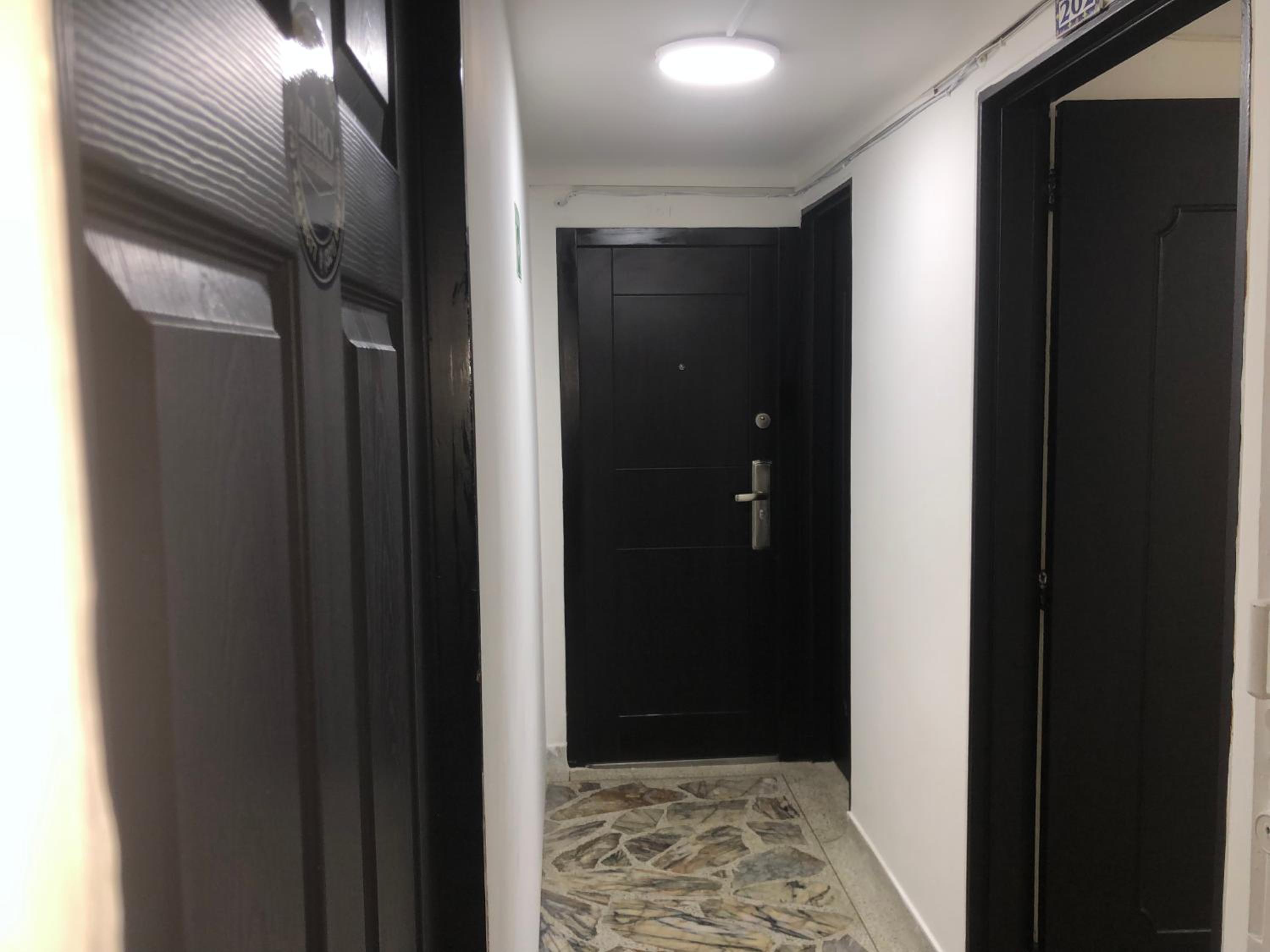 Céntrico apartamento y bien ubicado en laureles 202