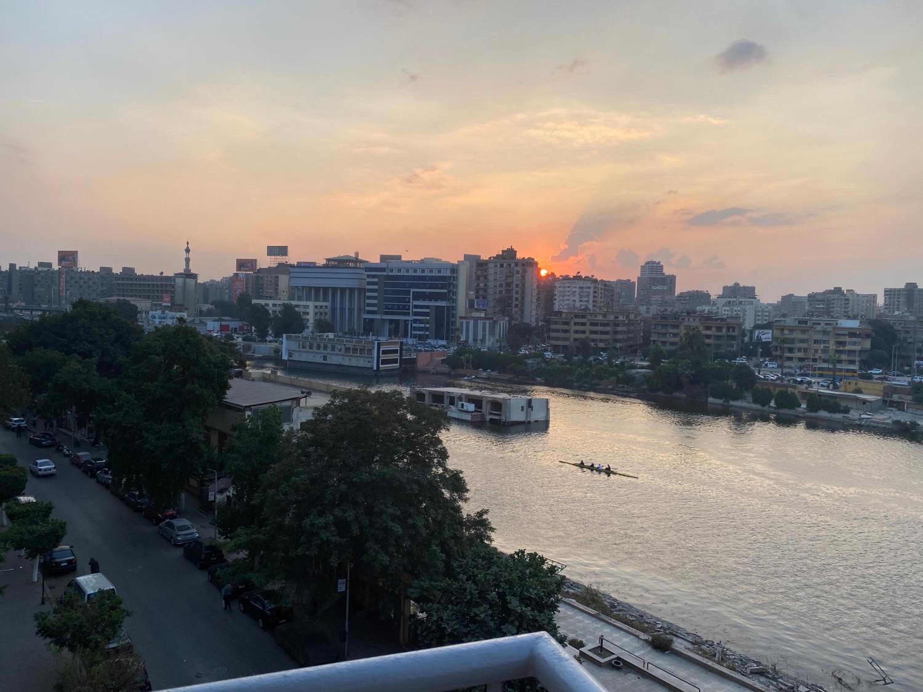 Nile View Apartment - Sleeps 4 & Balcony