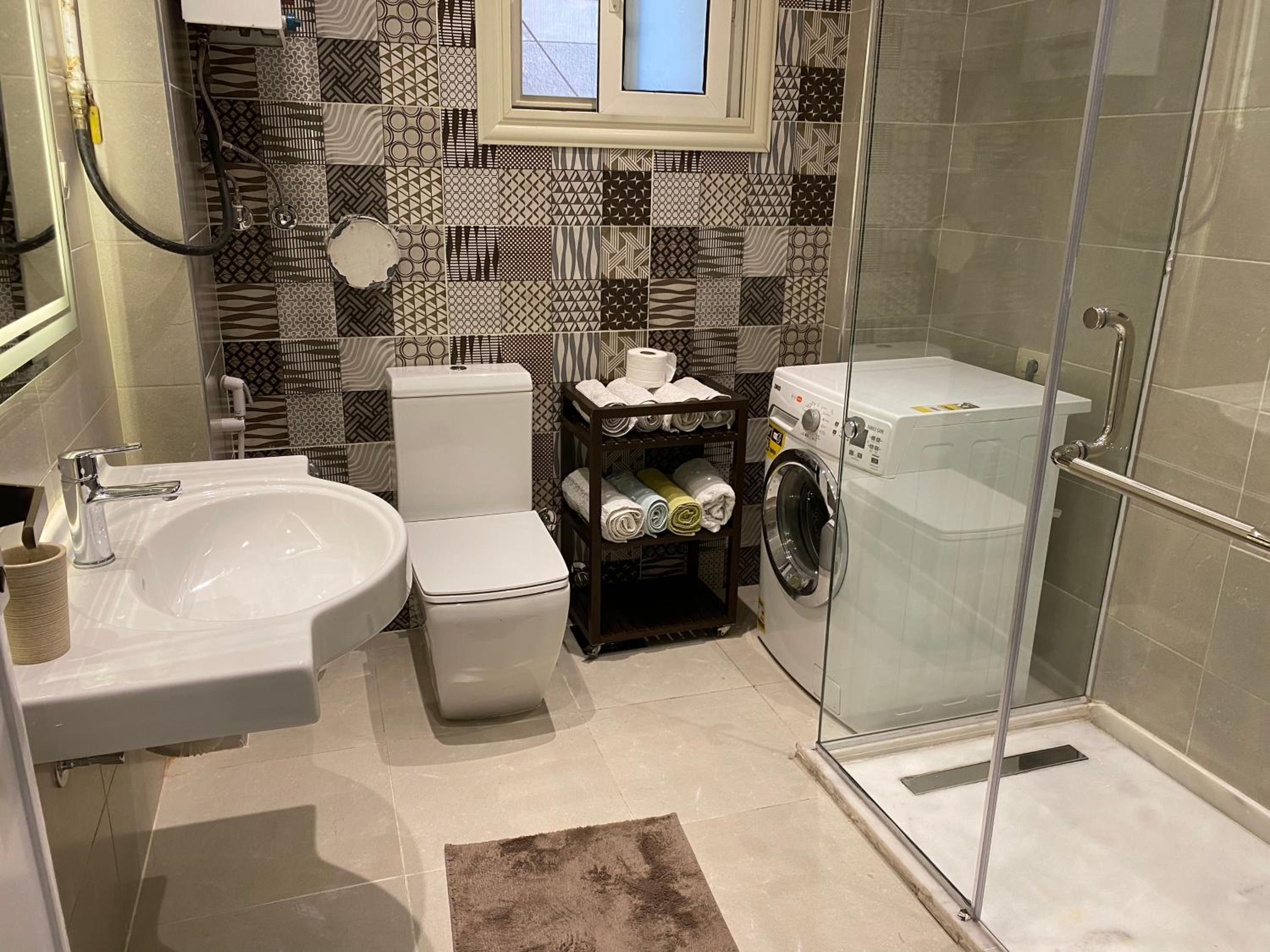 Nile View Apartment - Sleeps 4 & Balcony