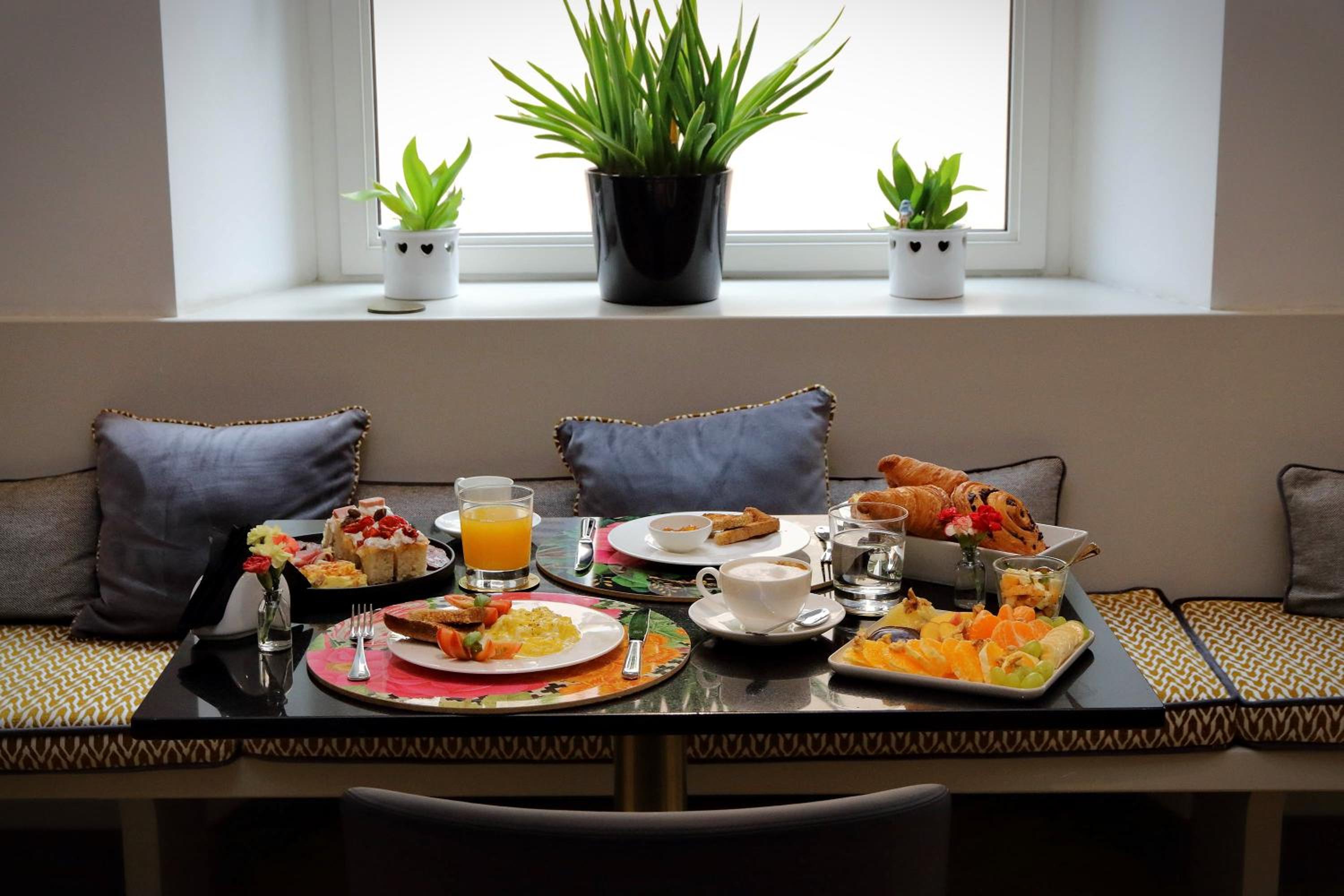 Roma Five Suites