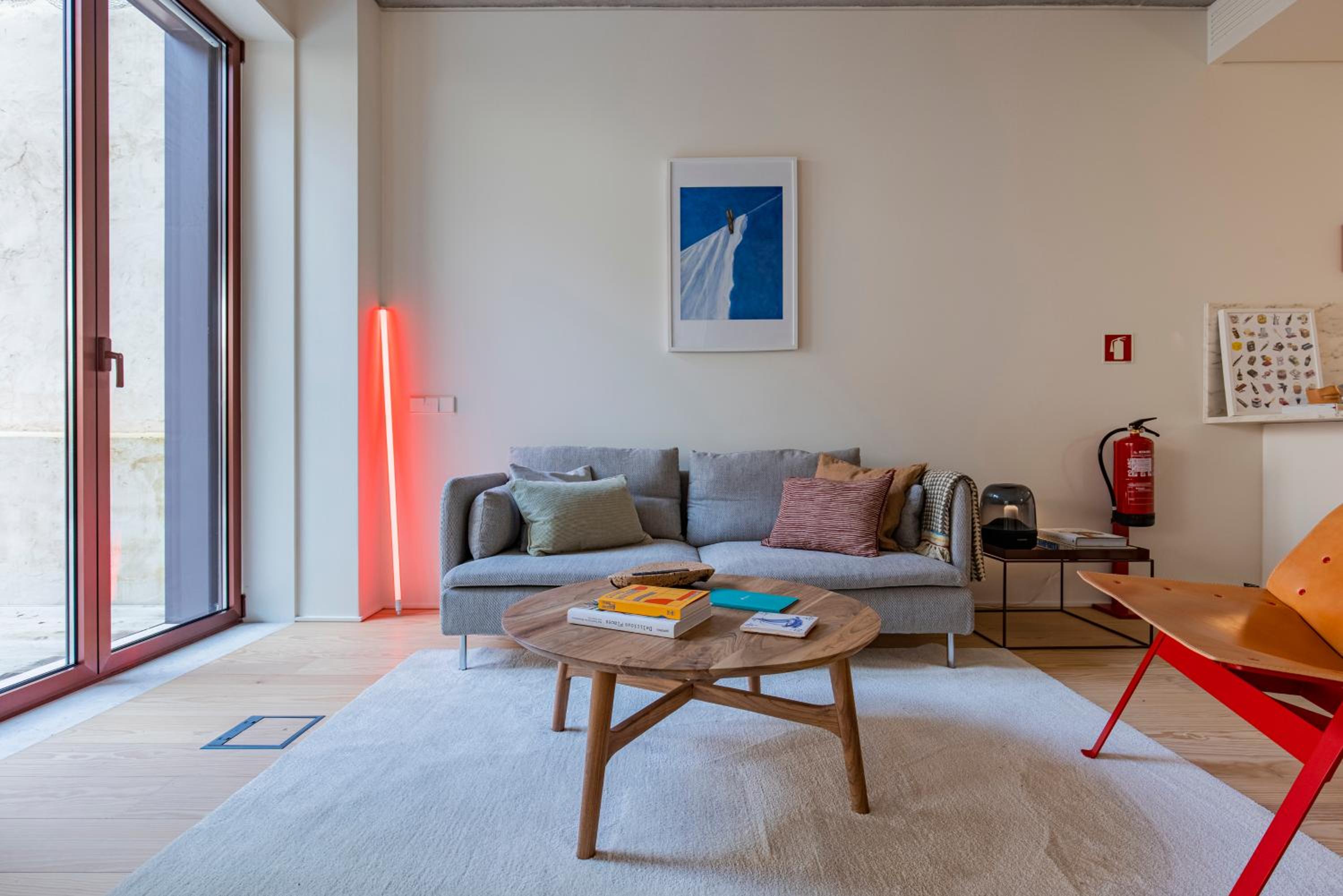 Deluxe 2BDR Apartment W/ Patio by LovelyStay view 2
