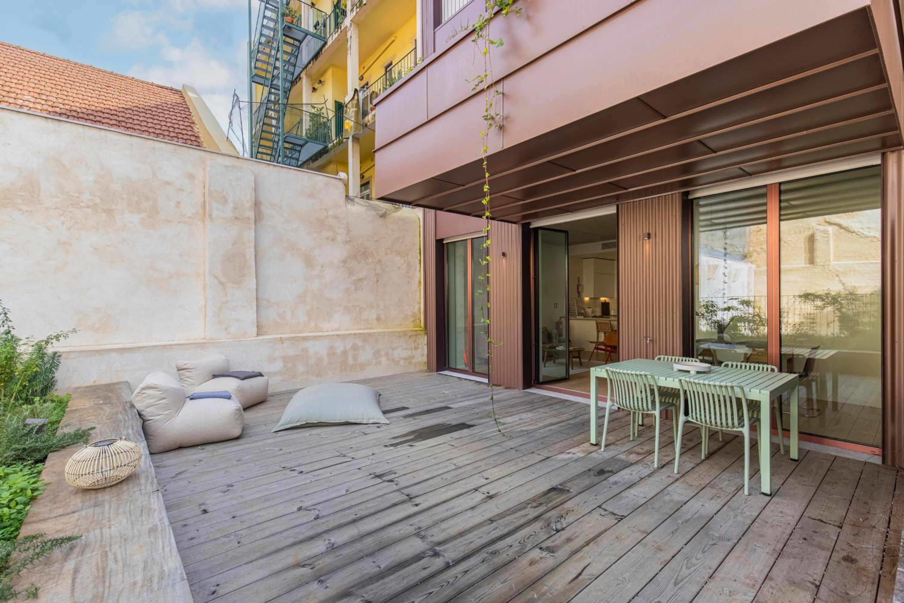 Deluxe 2BDR Apartment W/ Patio by LovelyStay view 3
