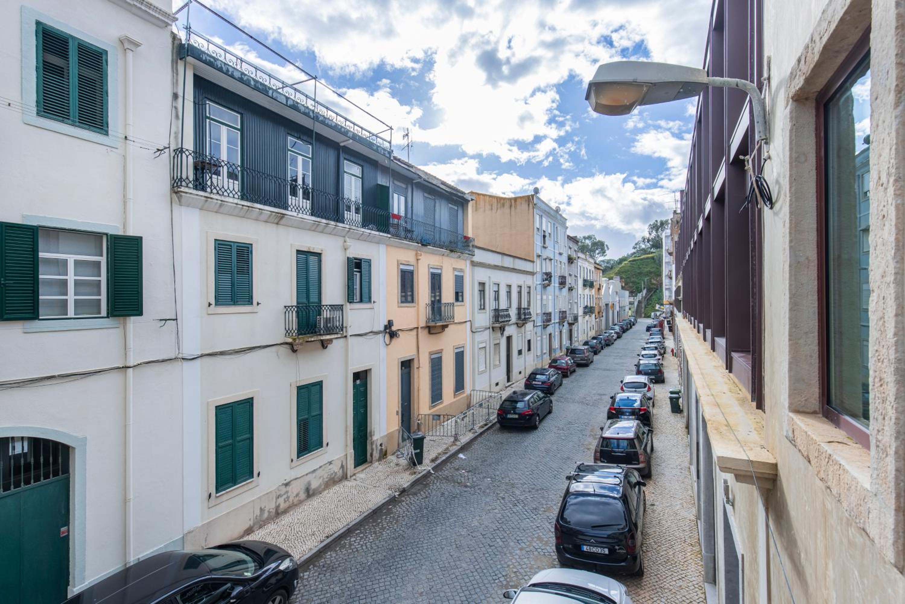 Deluxe 2BDR Apartment W/ Patio by LovelyStay view 4