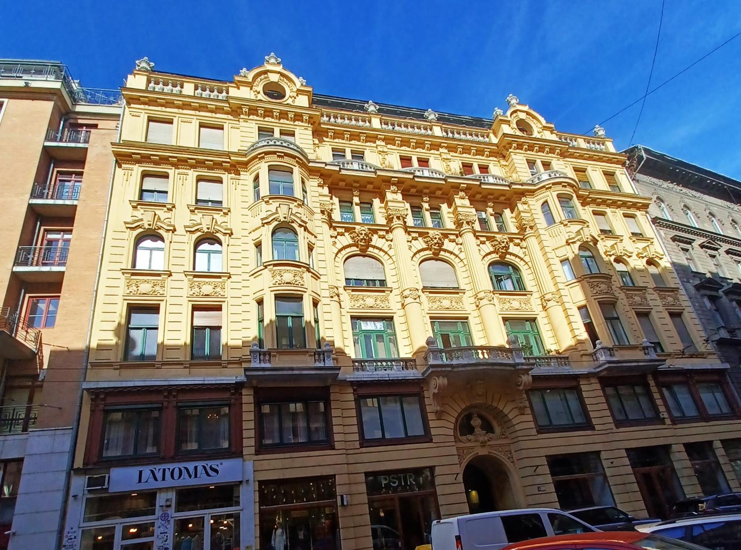 Palace3 Apartment view 2