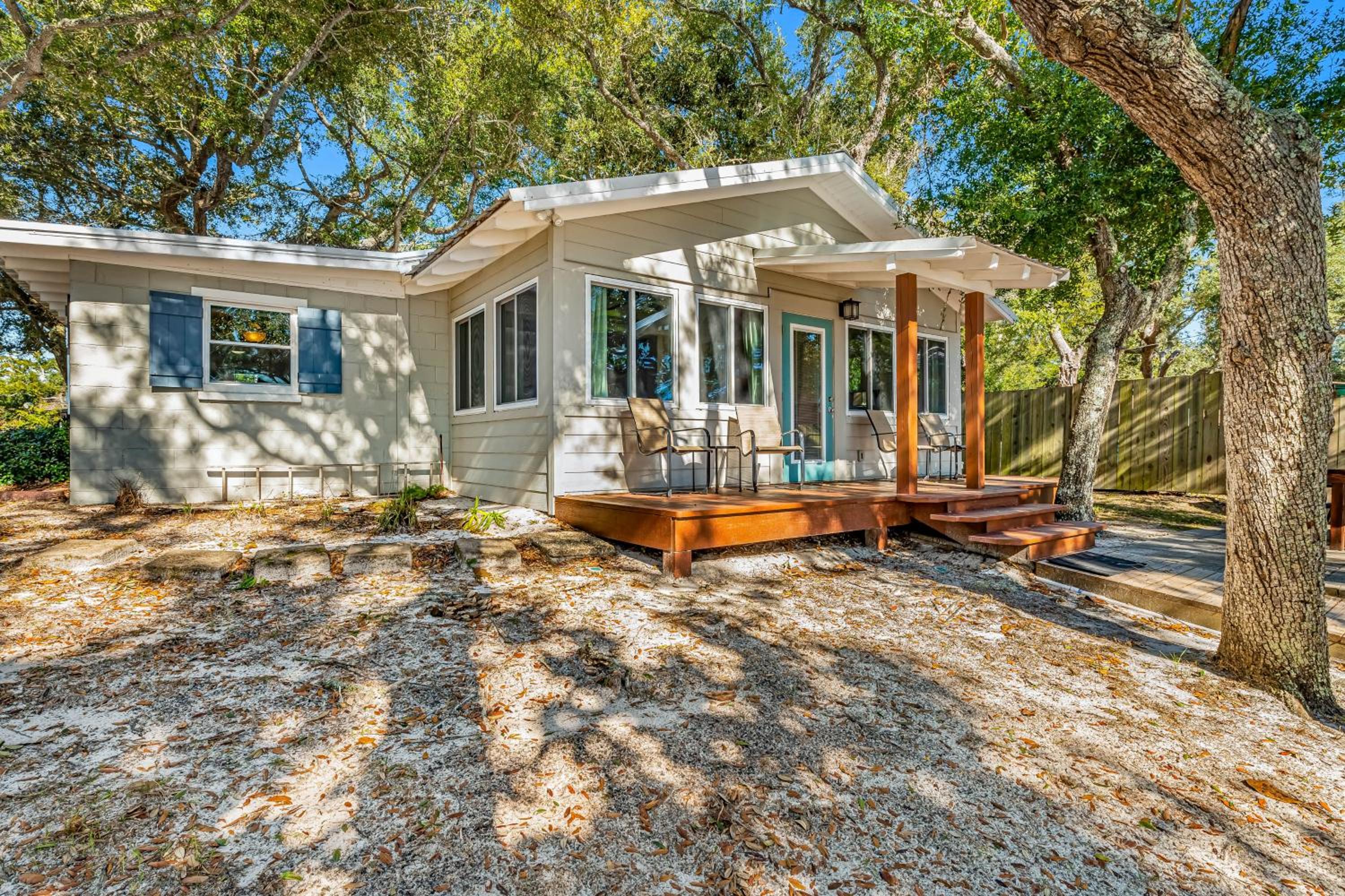 Hotel Sunny South by Meyer Vacation Rentals - Image 1