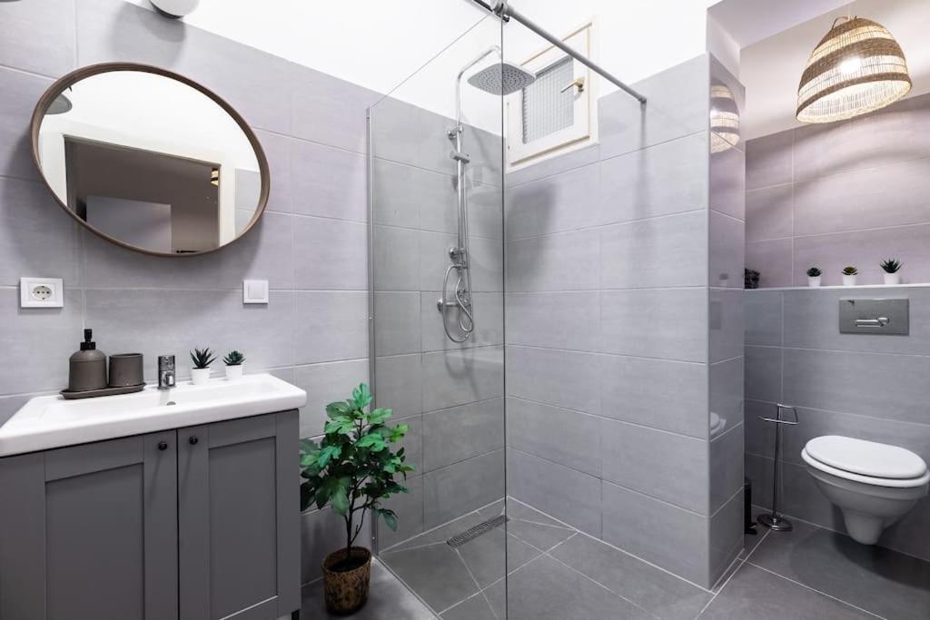 Stylish central apartment view 3