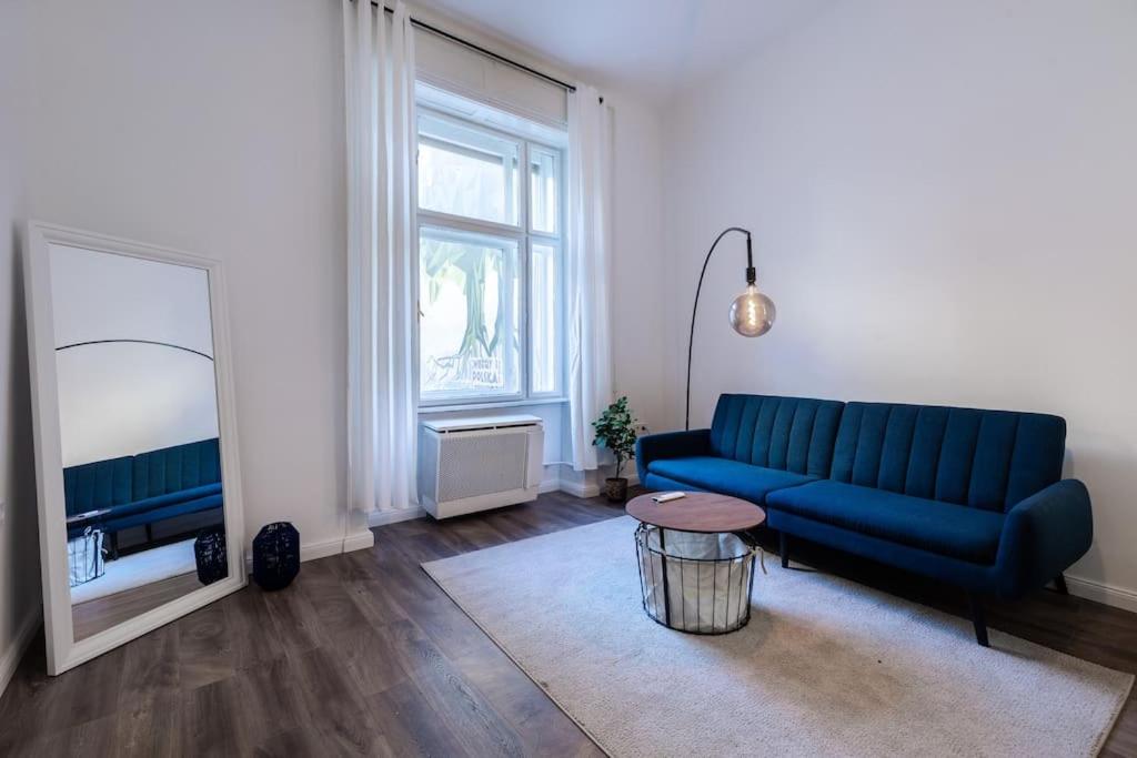 Stylish central apartment view 5