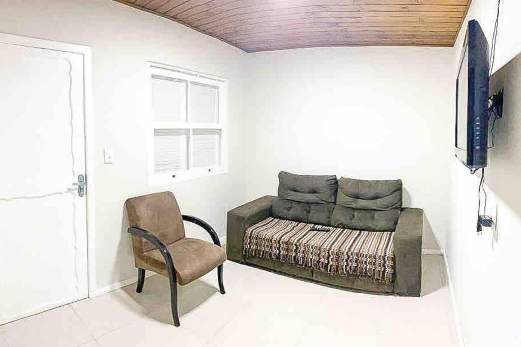 Casa completa pertinho da praia da Armação