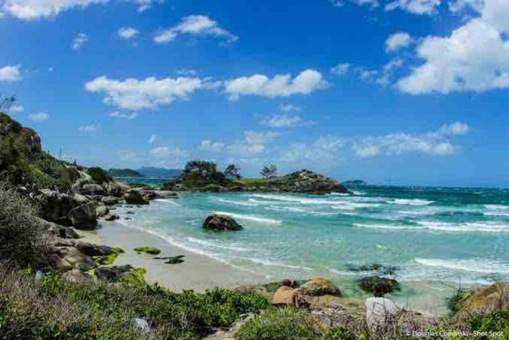 Casa completa pertinho da praia da Armação