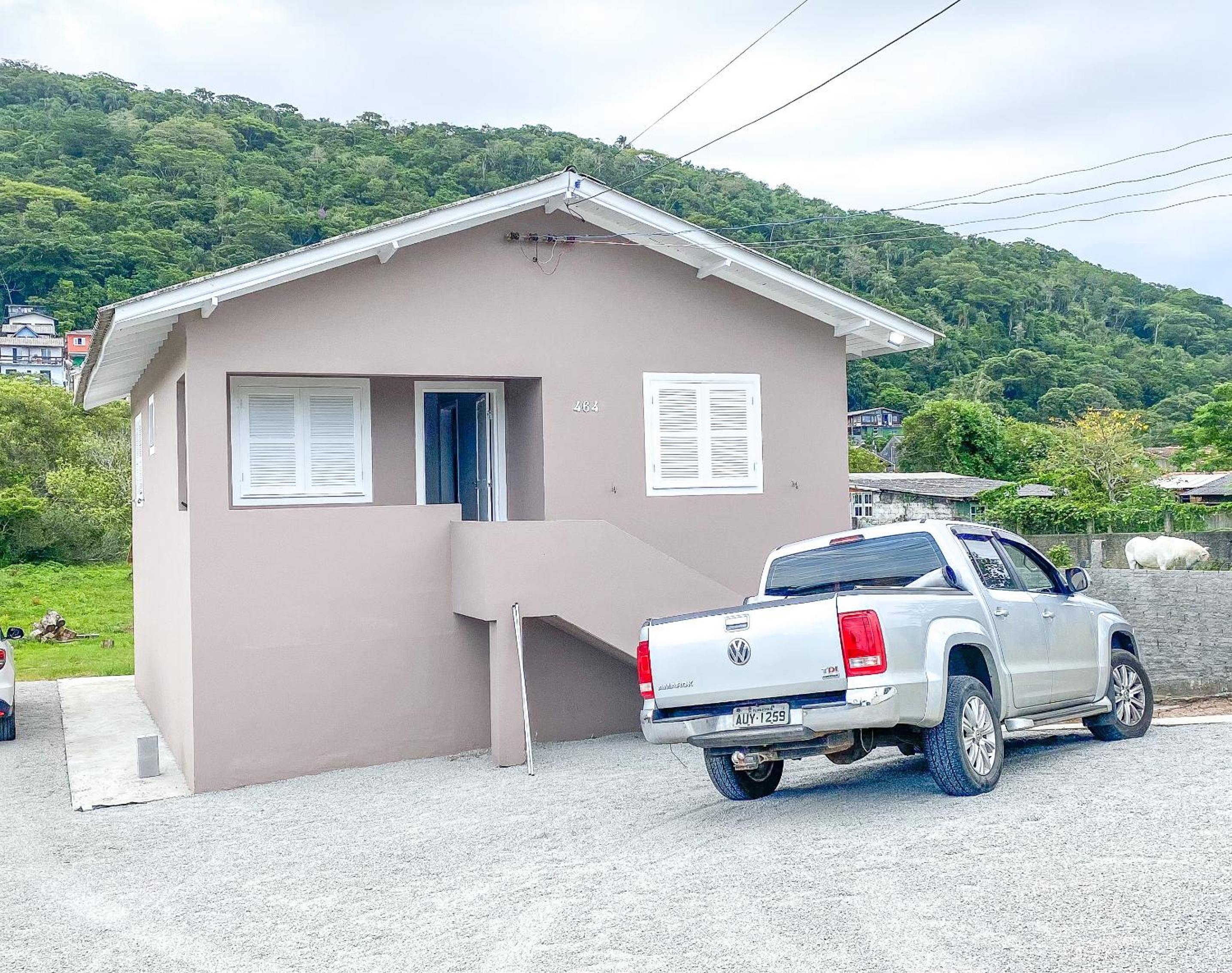 Casa completa pertinho da praia da Armação