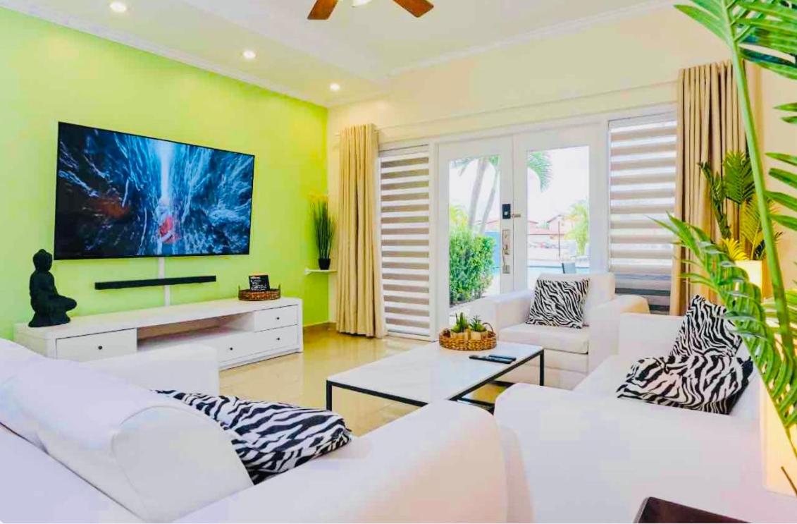 Eagle Beach Aruba Breeze Condominium Lime