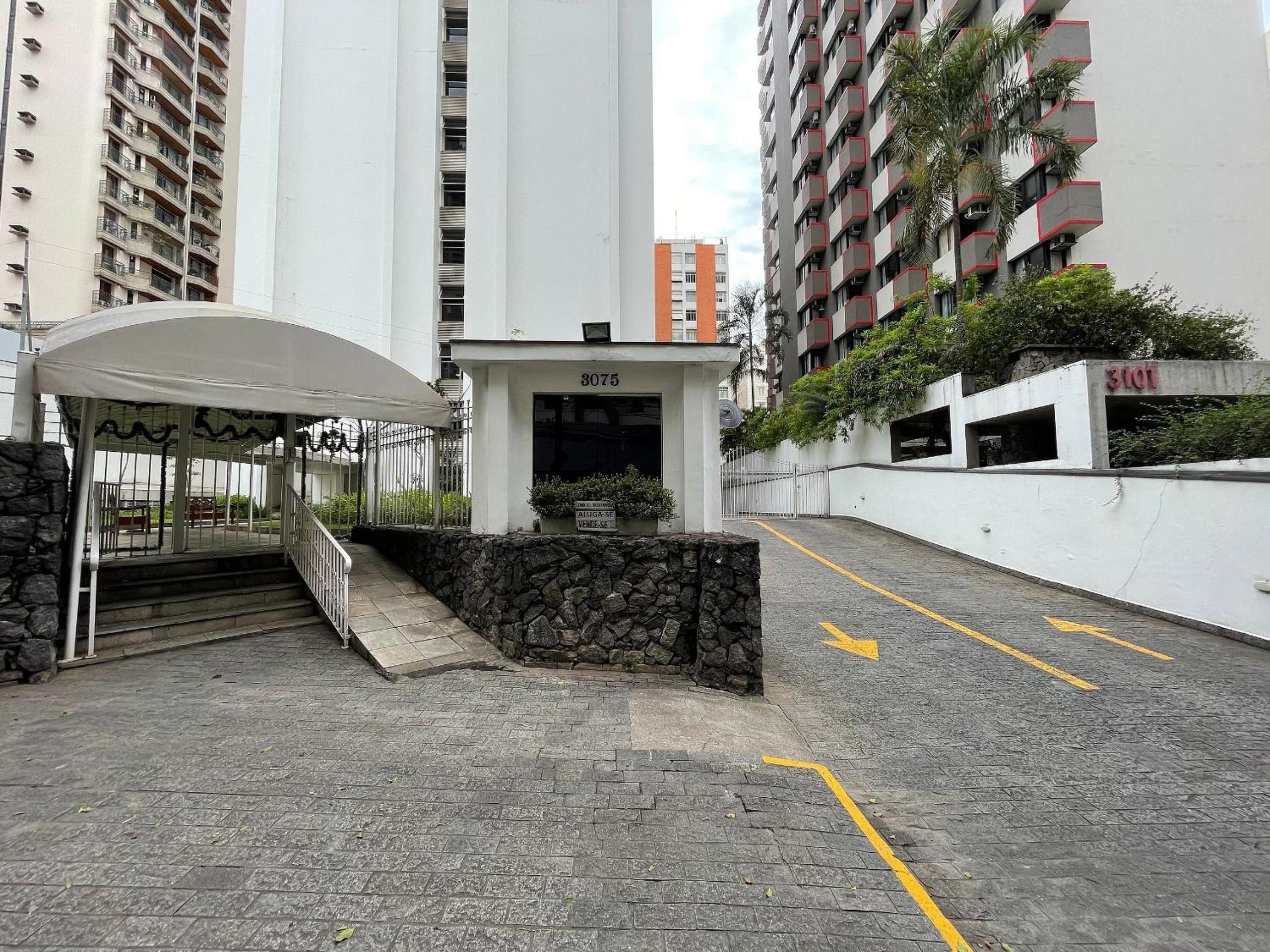 Air conditioning and TV near Avenida Paulista view 5