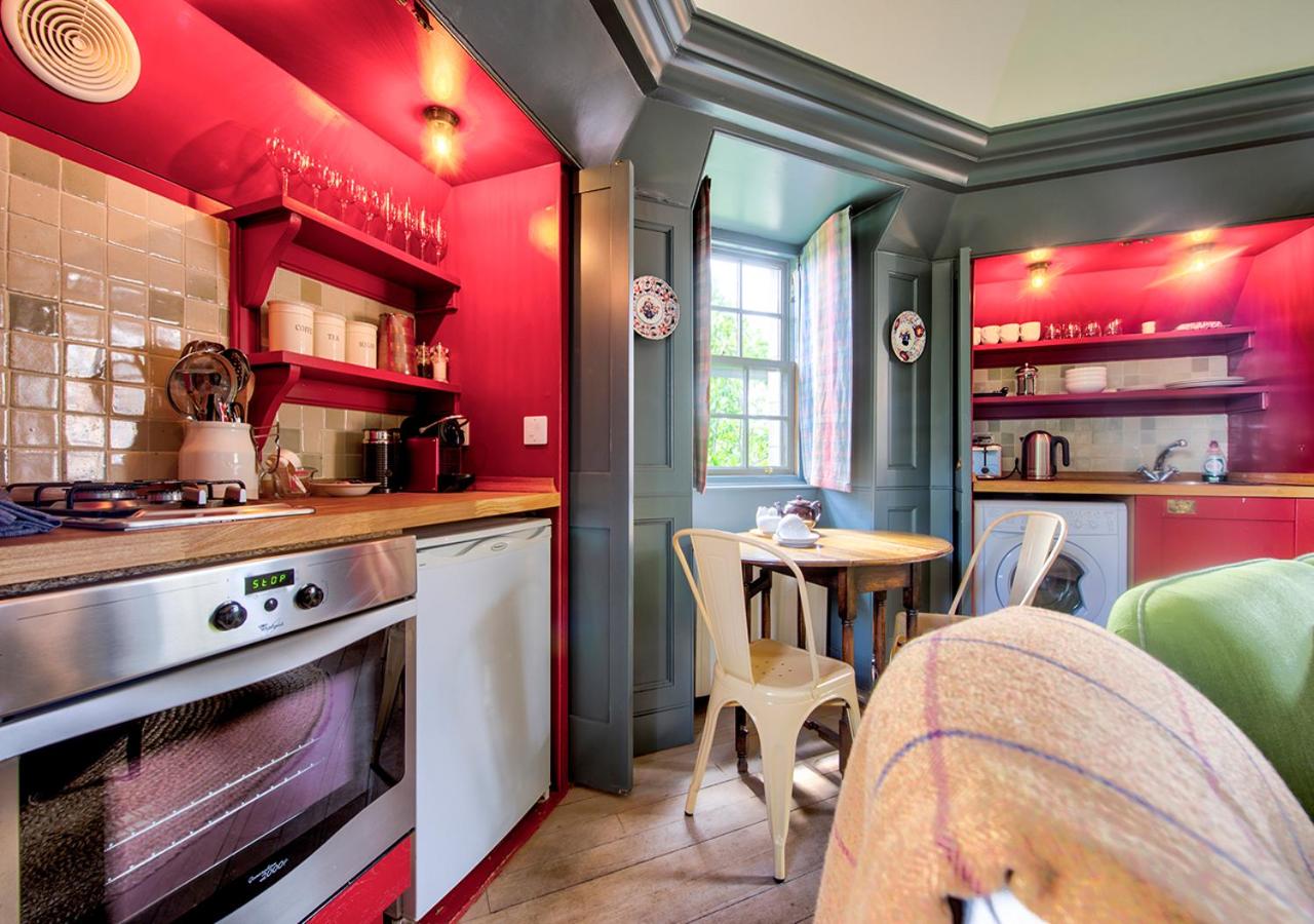 Rock House - Photographer's Studio - Historic Gem in the heart of the City